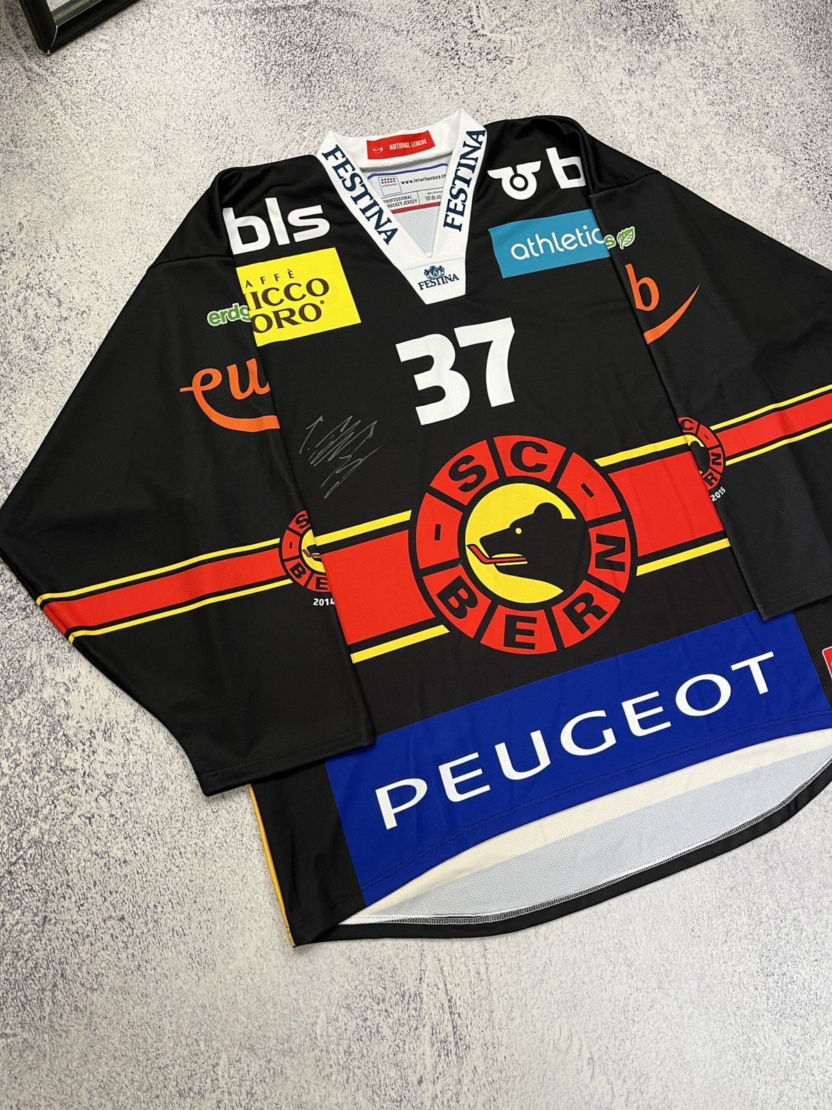 NHL Rare SC Bern Ice Hockey Jersey NHL CCM Schmutz #37 Signed Size US XXL / EU 58 / 5 - 2 Thumbnail