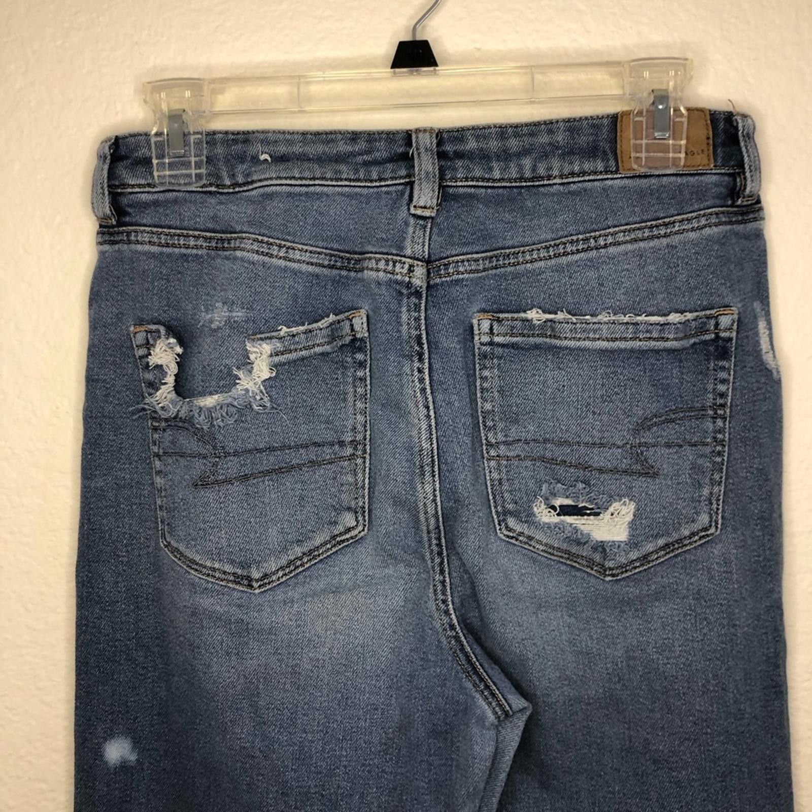 American Eagle Outfitters 12L American Eagle High-Rise Distressed Blue Mom Jeans Size 34" / US 12 / IT 48 - 5 Thumbnail