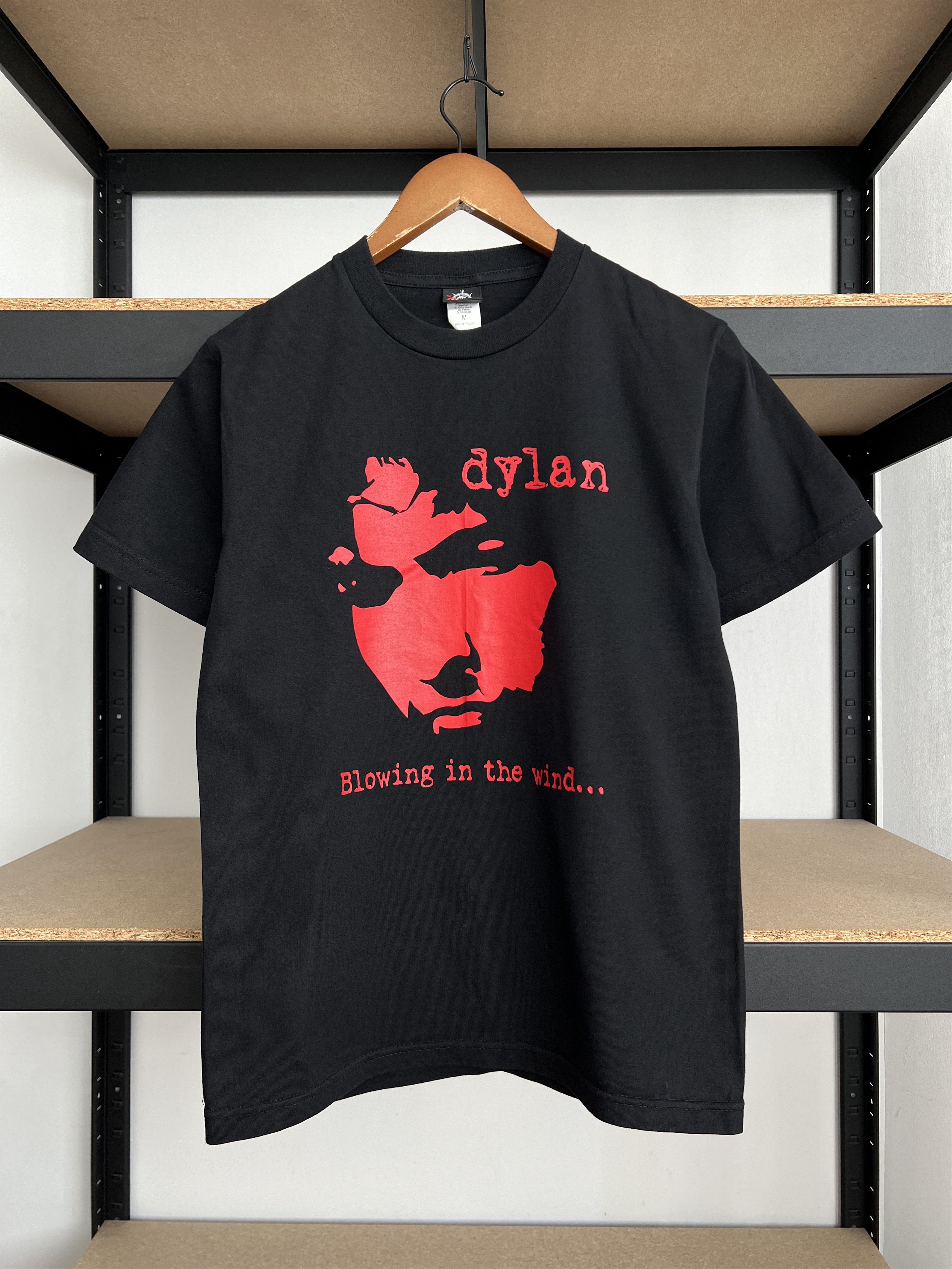 Band Tees Vintage 2000s Bob Dylan Blowing In the Wind Black T-shirt Size US M / EU 48-50 / 2 - 1 Thumbnail
