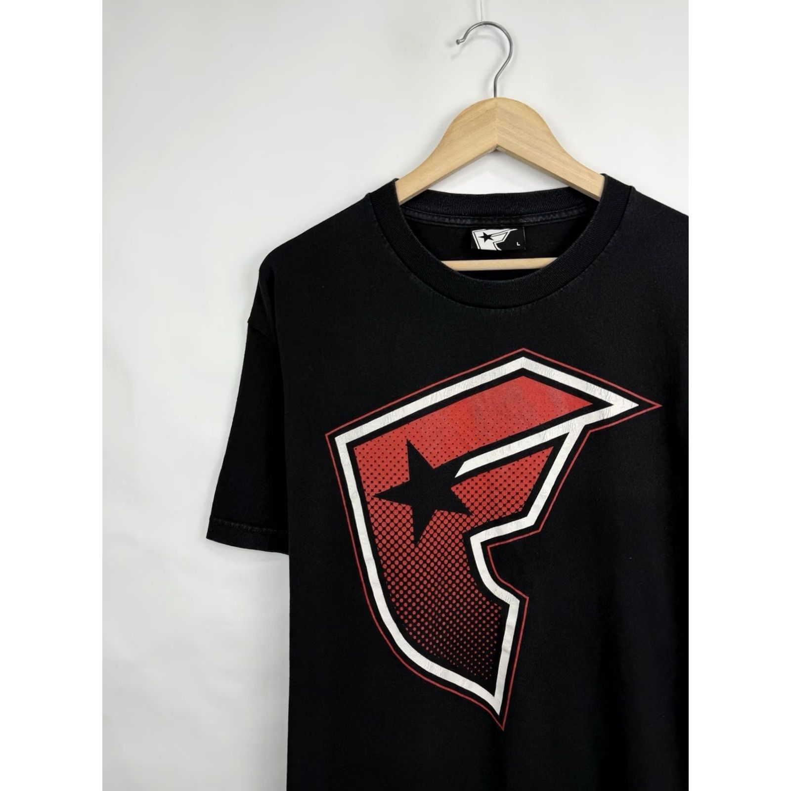Etro VINTAGE Famous Stars & Straps T-Shirt Retro Black L Mens Size US L / EU 52-54 / 3 - 3 Thumbnail