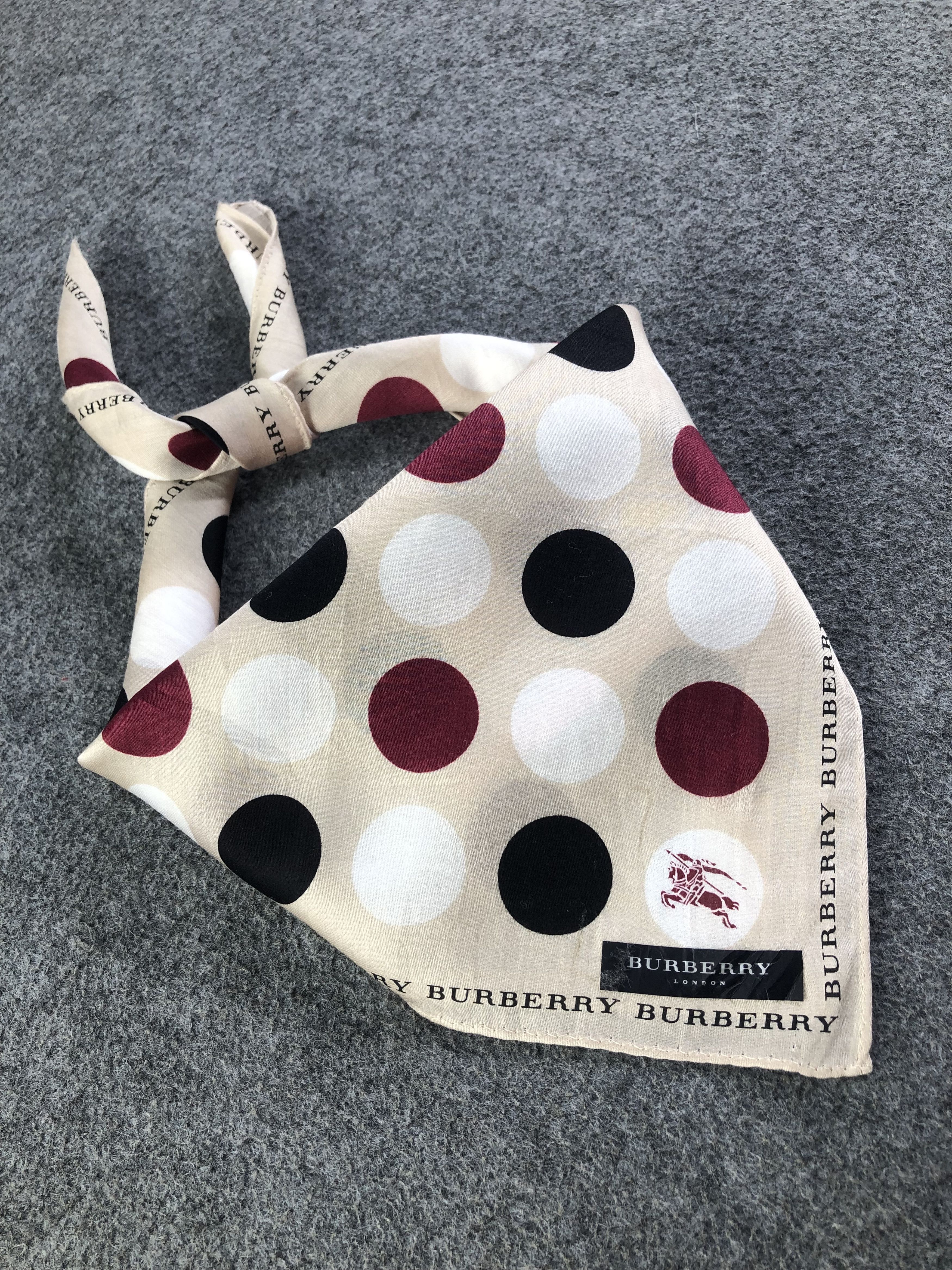 Burberry Burberry Handkerchief / Bandana / Neckerchief Size ONE SIZE - 1 Thumbnail