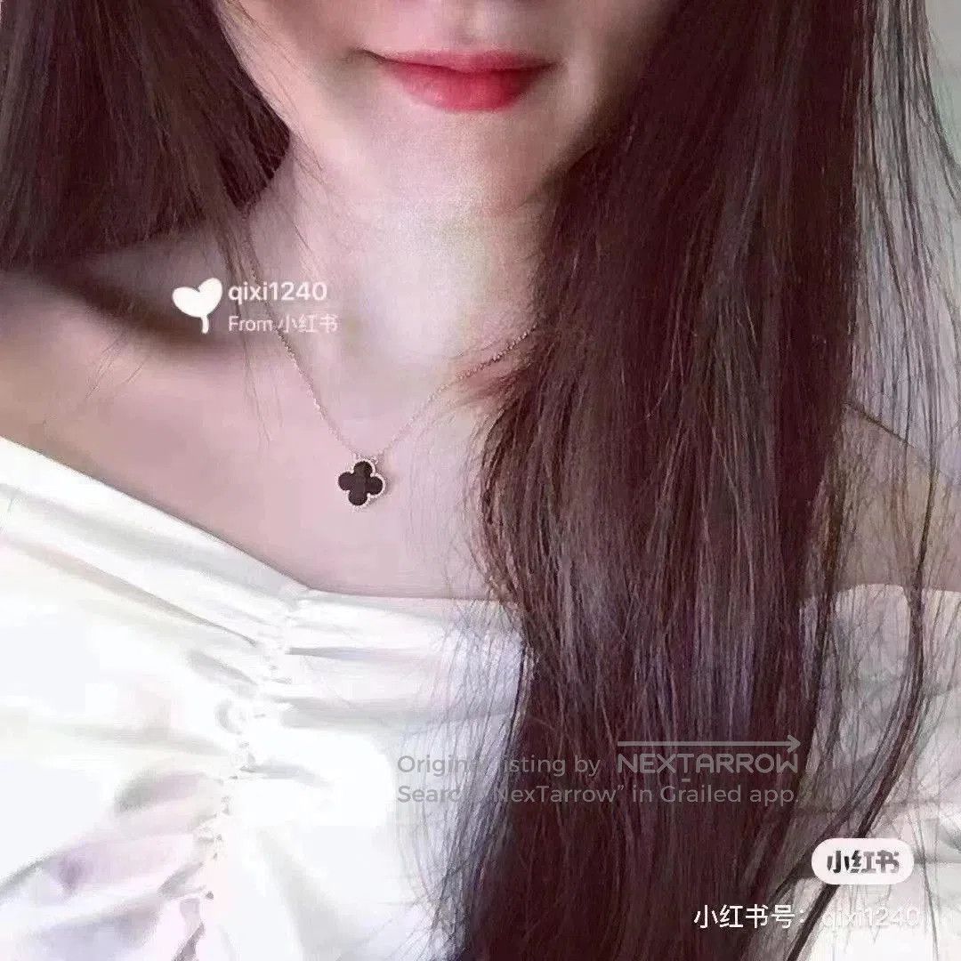 Van Cleef & Arpels VCA Alhambra Black Flower 18K Gold Necklace. Size ONE SIZE - 8 Thumbnail