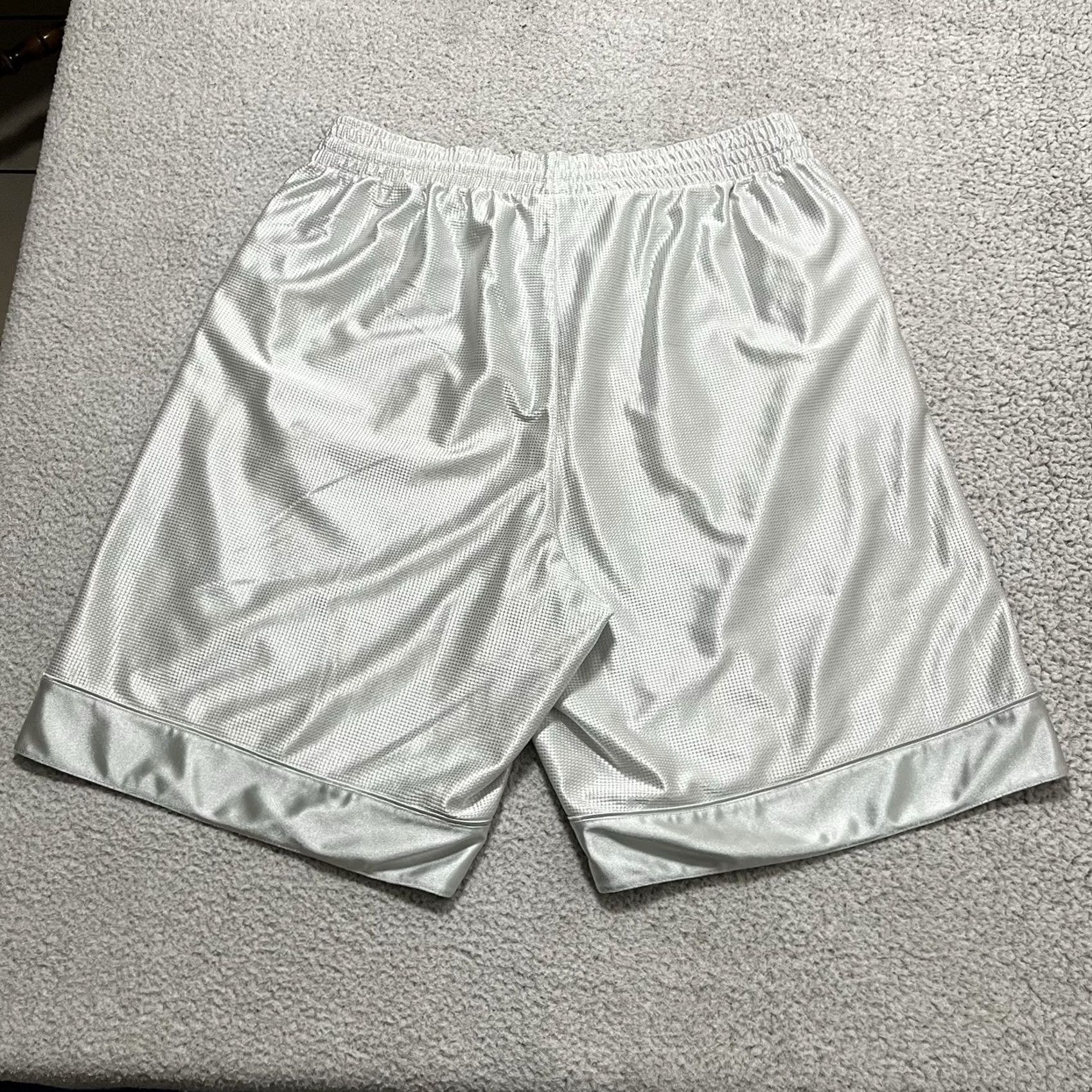 Nike VINTAGE Nike Shorts Mens XL White Basketball Training Gym Dazzle Shiny Y2K Swoosh Silky Size US 36 / EU 52 - 4 Thumbnail