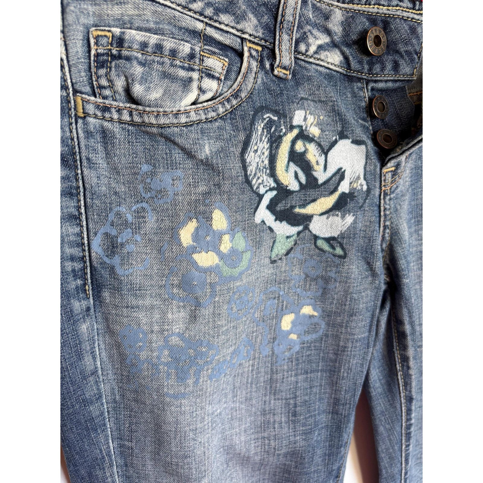 Guess × Vintage Vintage Guess Jeans 24W Floral Print Button Fly Y2K Archive Size US 26 / EU 42 - 4 Thumbnail