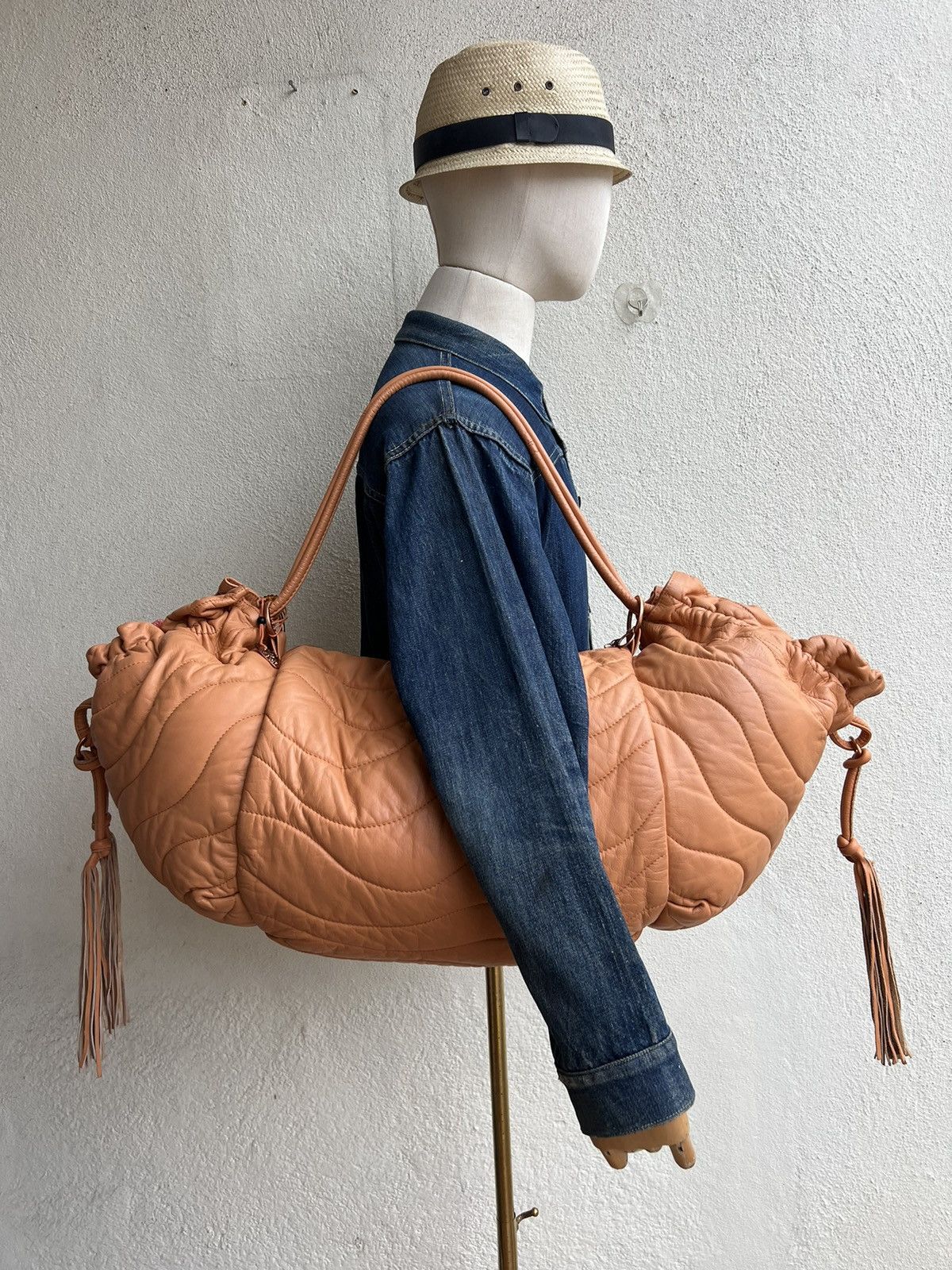 Japanese Brand × Leather Hyde Sacha Knight Quilt Puffer Large Leather Bag Size ONE SIZE - 3 Thumbnail
