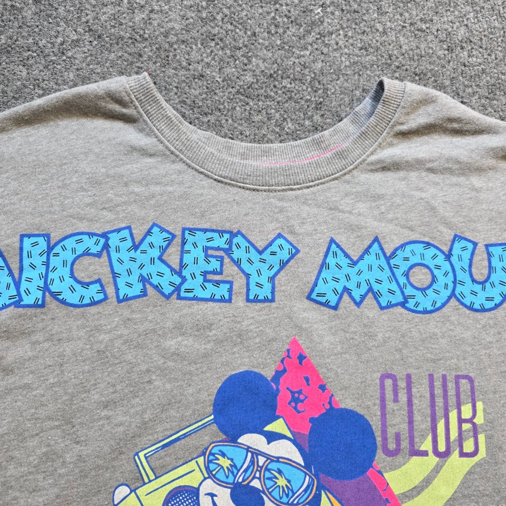 Disney Disney Parks Sweatshirt Women XL Gray Mickey Mouse Retro 80s Pullover Crew Neck Long Sleeve Graphic Print Christmas? Size XL / US 12-14 / IT 48-50 - 2 Thumbnail