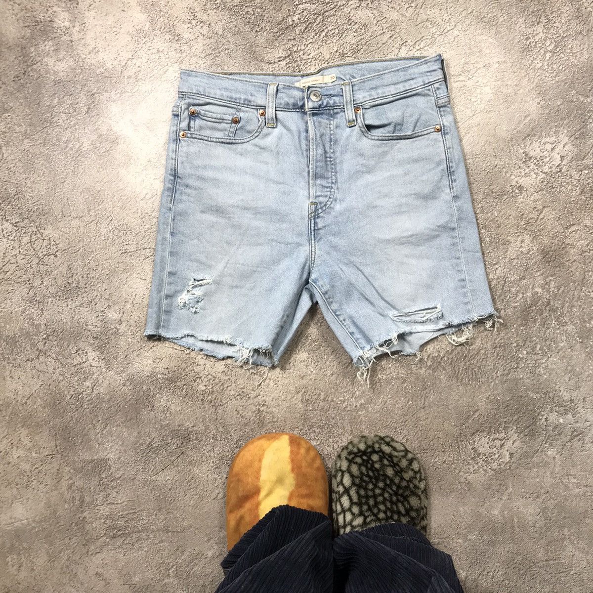 Vintage Vintage Levis Distressed Cutoff Shorts Y2K Skate Wide Leg 30 Size 30" / US 8 / IT 44 - 3 Thumbnail
