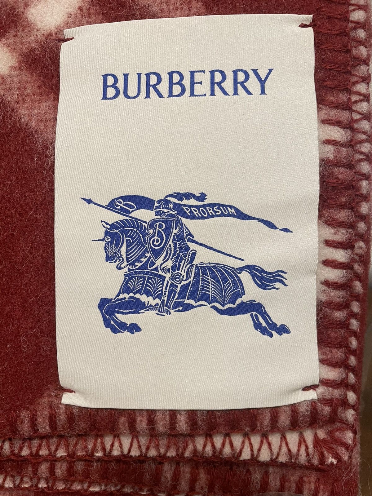 Burberry Burberry Check Wool Blanket Color: Ripple / Pillar Brand New Size ONE SIZE - 1 Thumbnail