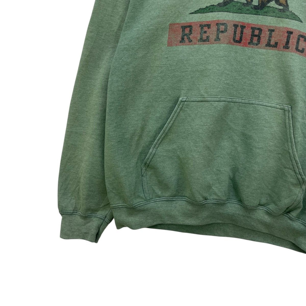 Gildan 💥Gildan unisex California Republic bear graphic hoodie Size US M / EU 48-50 / 2 - 4 Thumbnail