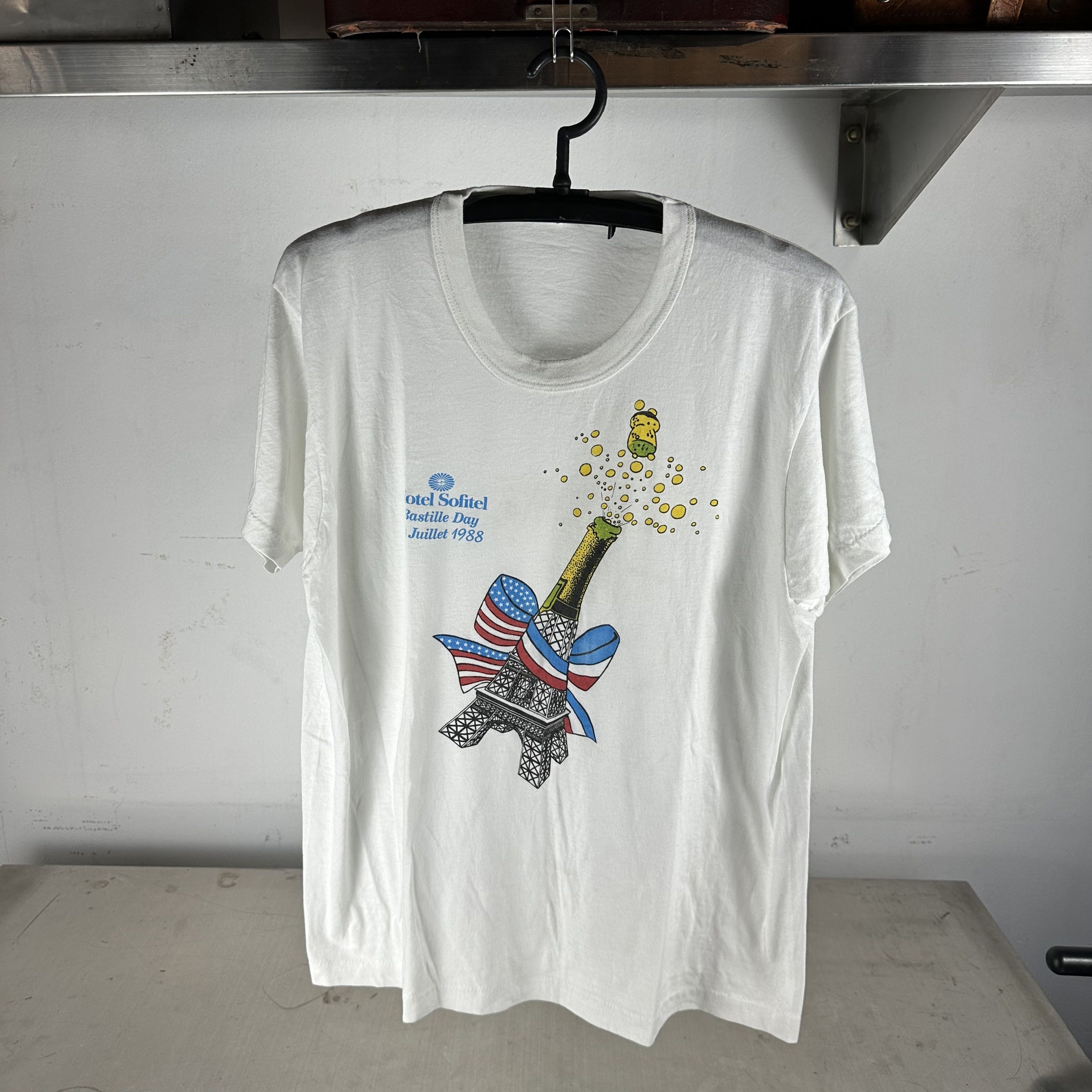 Vintage 1988 Hotel Sofitel Bastille Day Paris Eiffel Tower T-Shirt Size US L / EU 52-54 / 3 - 1 Thumbnail