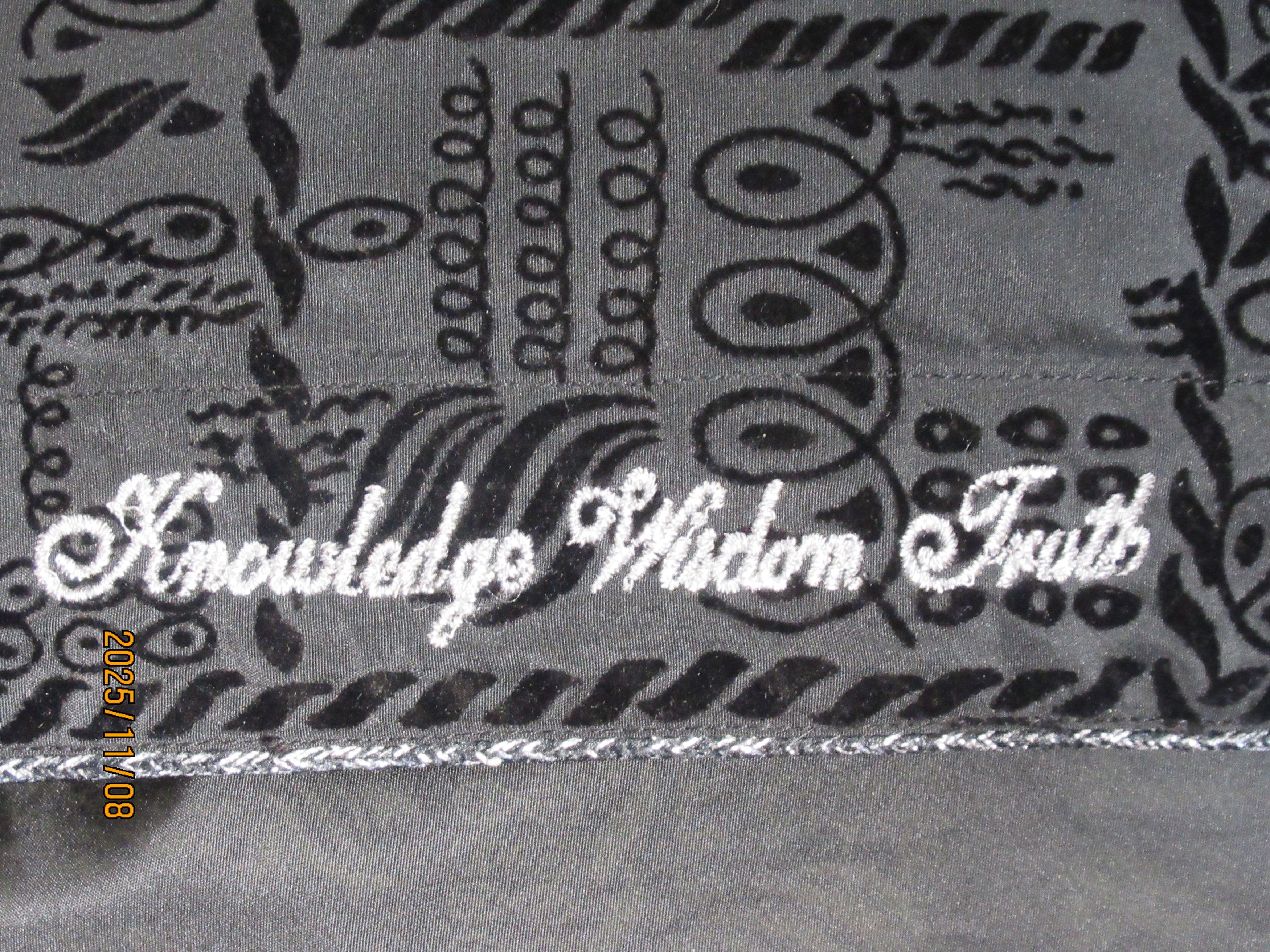 Robert Graham Limited Edition Size US L / EU 52-54 / 3 - 4 Thumbnail