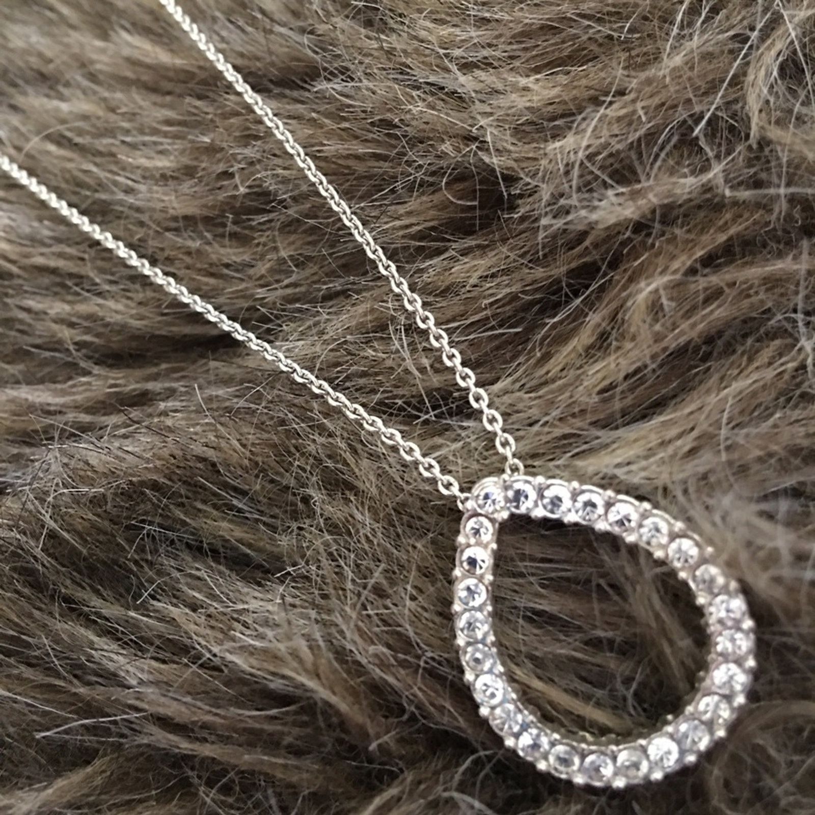 Vintage Vintage Avon rhinestone pendant on silver chain Size ONE SIZE - 6 Thumbnail