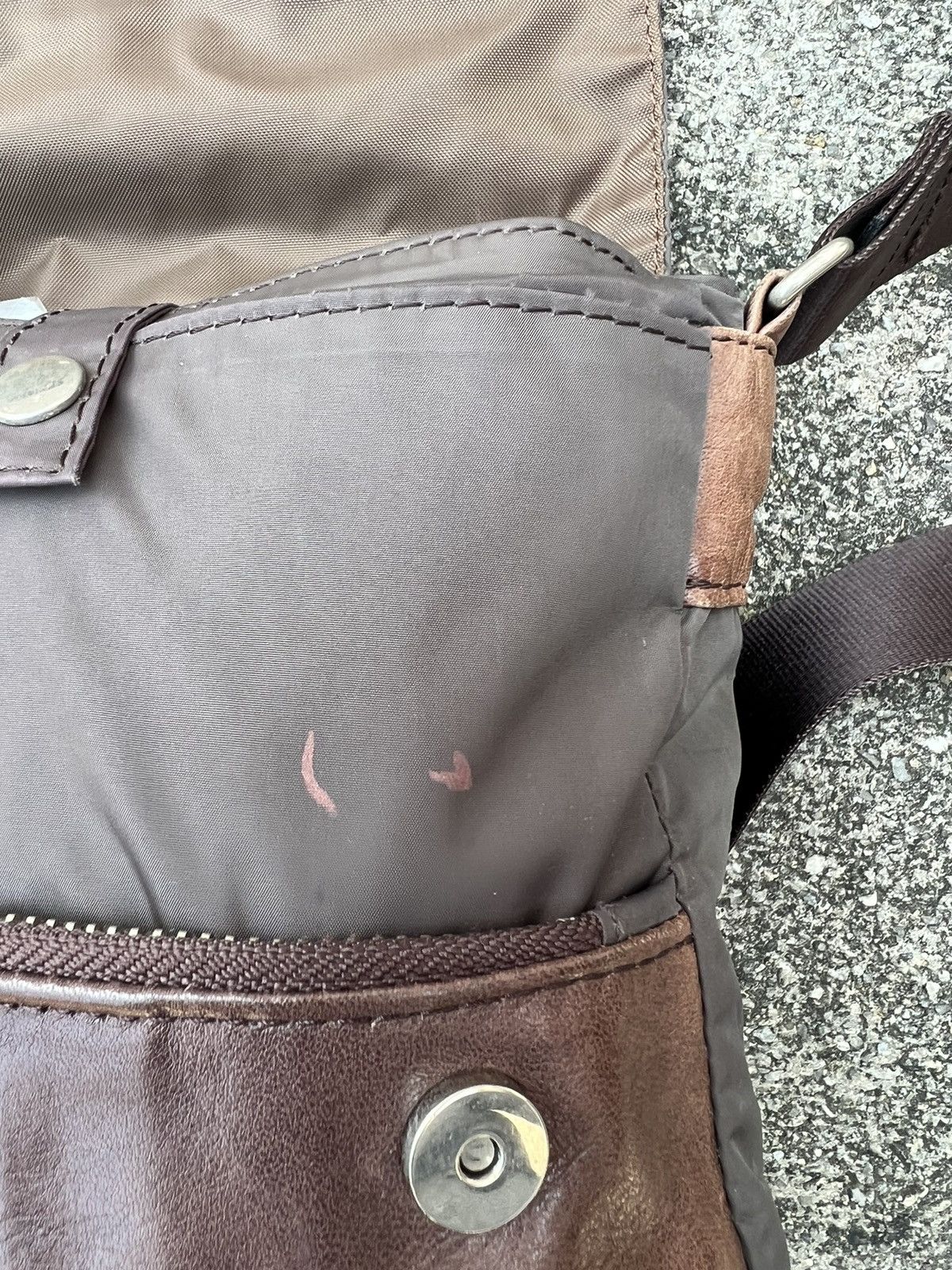 Yohji Yamamoto Vintage Yohji Yamamoto Hybrid Patina Leather Sling Bag Size ONE SIZE - 15 Thumbnail