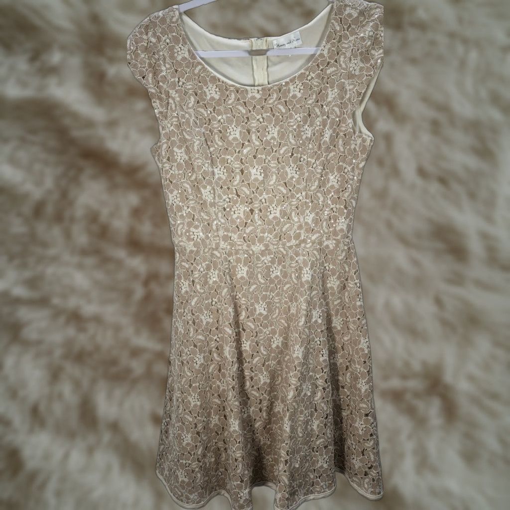 Vintage Honey and Rosie Beige Short Sleeve Flared Lace Floral Dress Lined Sz 9 Womens Cap Sleeve Casual Party/Cocktail Wedding 9 Beige Floral Lace Dress Size 30" / US 8 / IT 44 - 1 Thumbnail