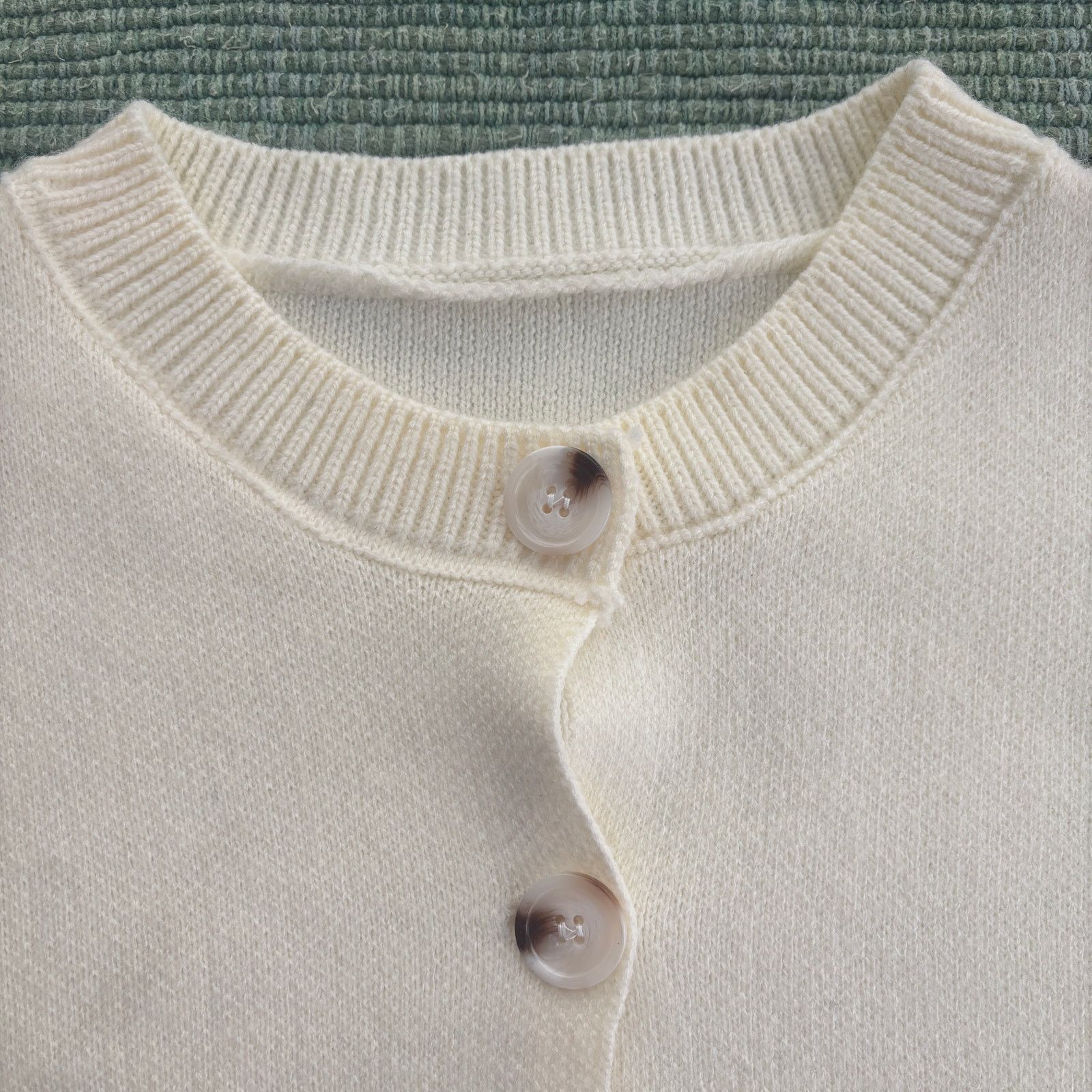 Vintage True vintage 60s womens thick knit hourglass shape sweater Size M / US 6-8 / IT 42-44 - 4 Thumbnail