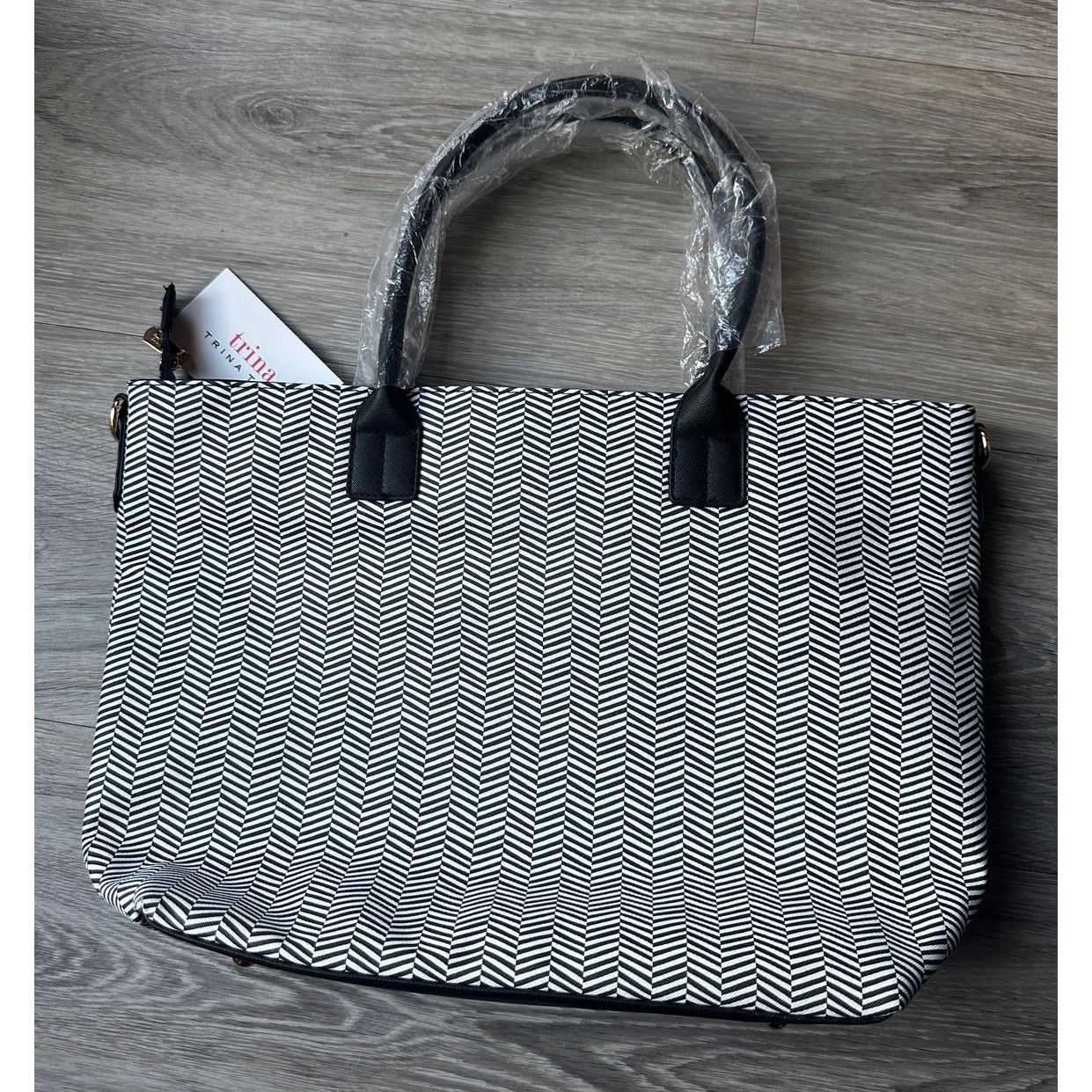 Other Trina Turk Optical Illusion Black & White Chevron 2 Way Tote Size ONE SIZE - 18 Thumbnail
