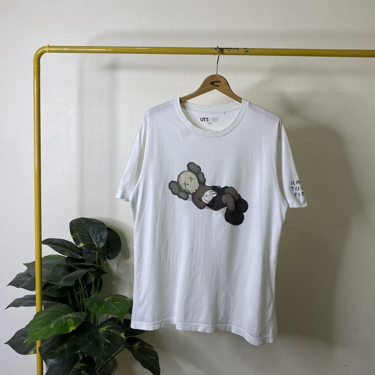 Kaws Uniqlo x Kaws Tokyo First Streetwear Collaboration Tshirt Size US L / EU 52-54 / 3 - 1 Thumbnail
