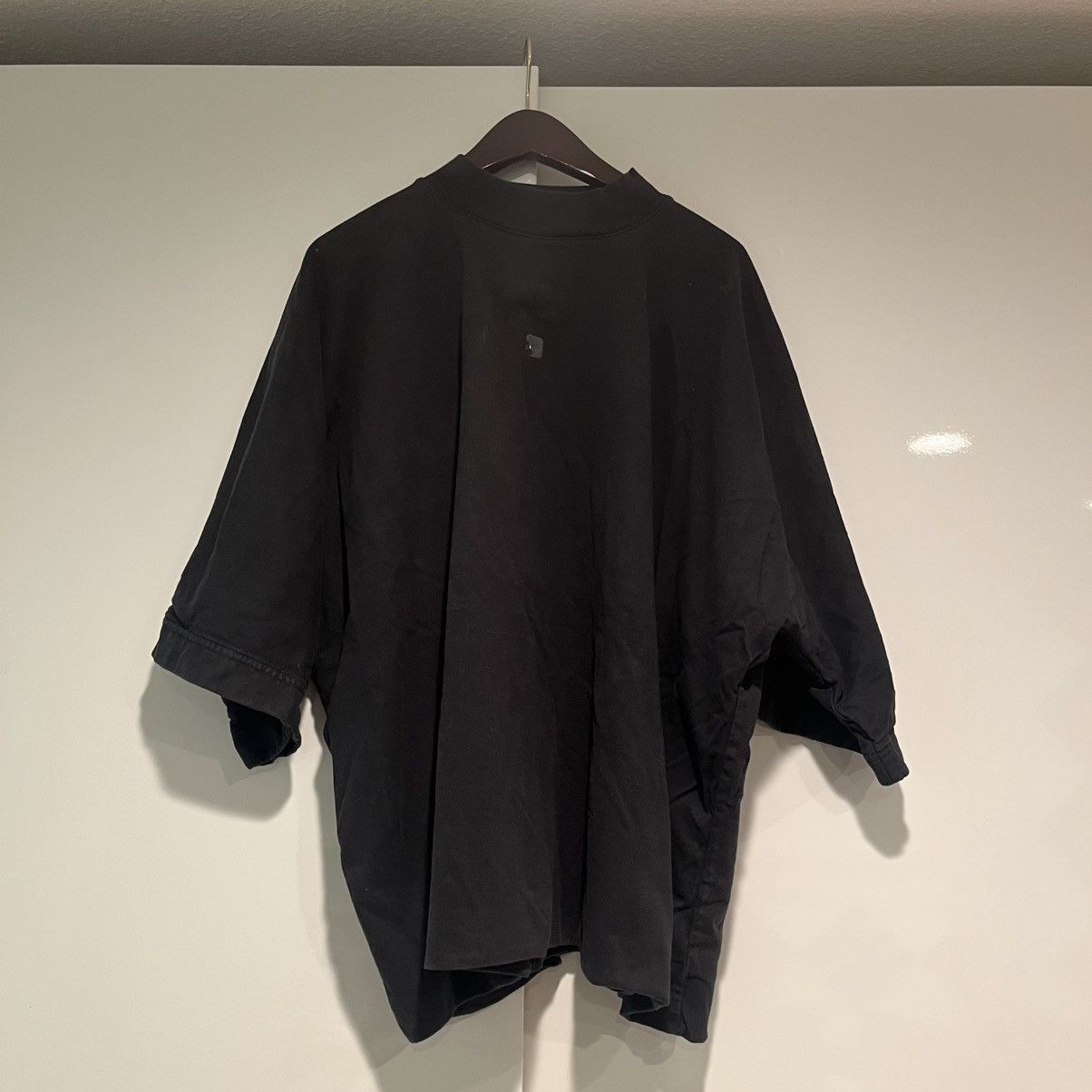Balenciaga × Gap YEEZY Oversized 3/4 Sleeve Logo Tee Size US M / EU 48-50 / 2 - 1 Thumbnail