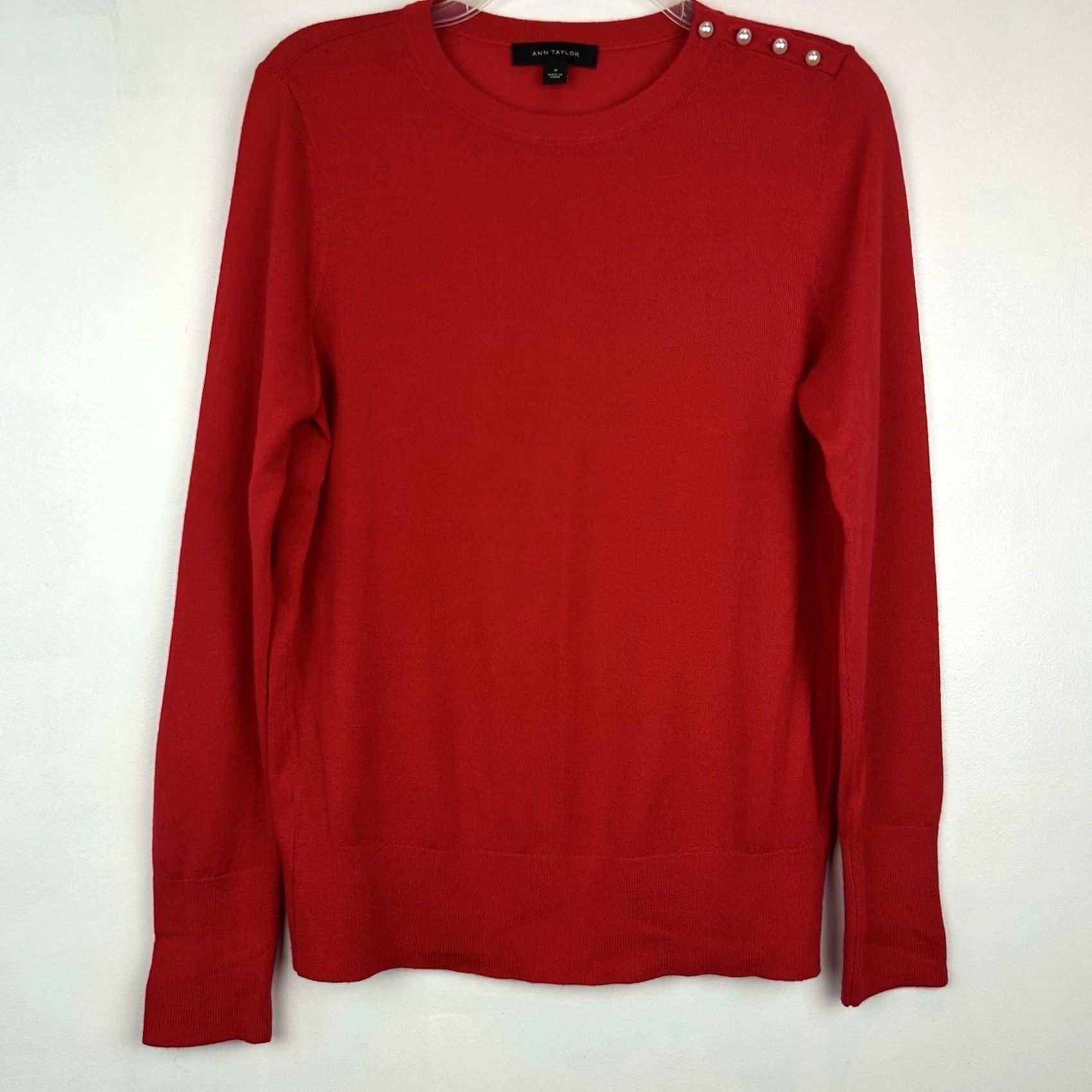 Ann Taylor Ann Taylor Sweater Womens M Red Knit Pullover Top Lightweight Pearl Holiday Size M / US 6-8 / IT 42-44 - 2 Thumbnail
