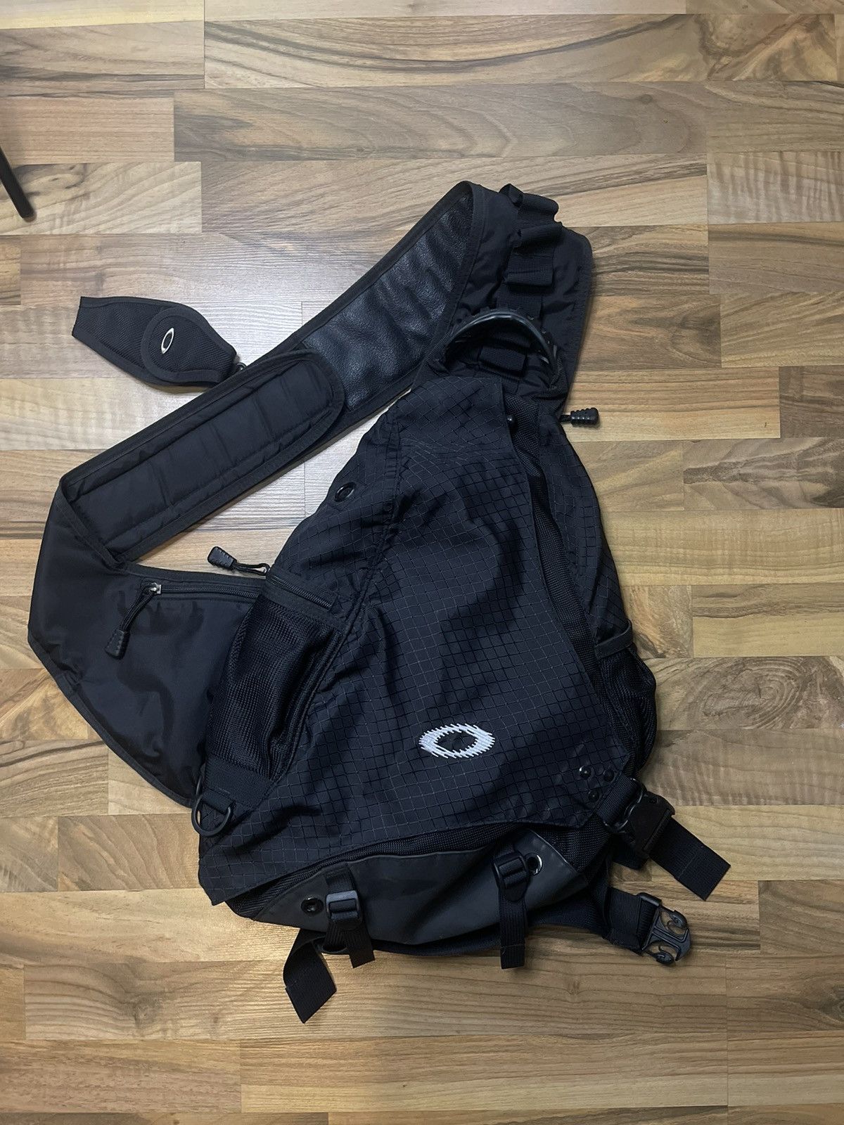 Vintage 2000's Legendary Oakley sandbag sling bag | Grailed