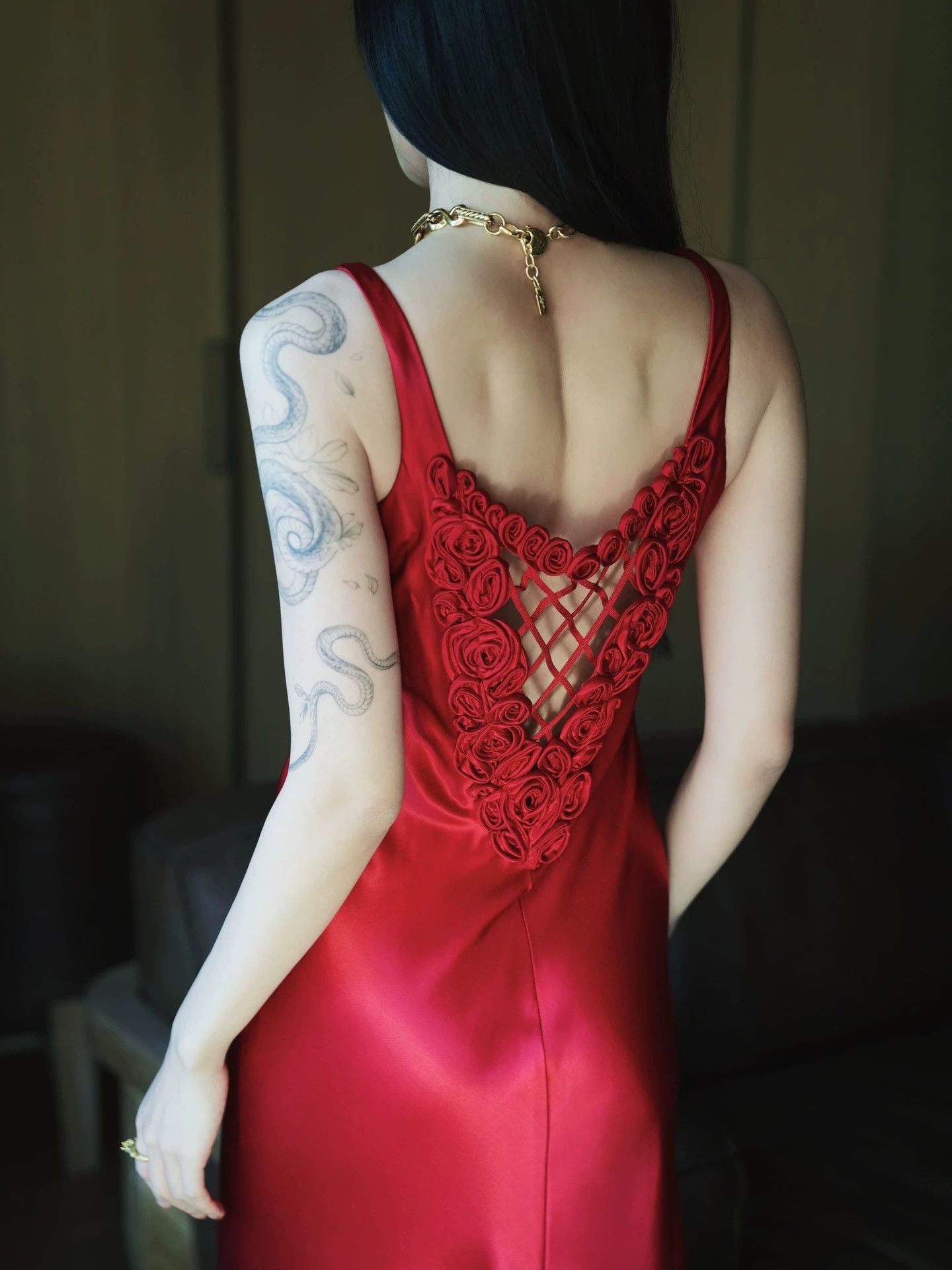Vintage Vintage USA Red Embroidered Rose Satin Backless Long Dress Size L / US 10 / IT 46 - 4 Thumbnail