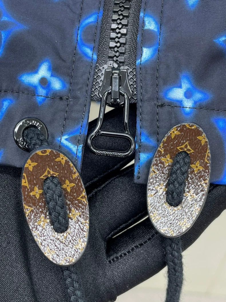 Louis Vuitton Louis Vuitton 23 pre-fall blue gradient logo hooded trench Size US XXS / EU 40 - 3 Thumbnail