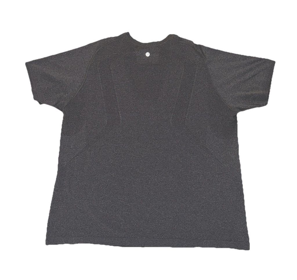 Lululemon LULULEMON METAL VENT V-NECK SHORTSLEEVE SHIRT GRAY SIZE XXL Size US XXL / EU 58 / 5 - 7 Thumbnail