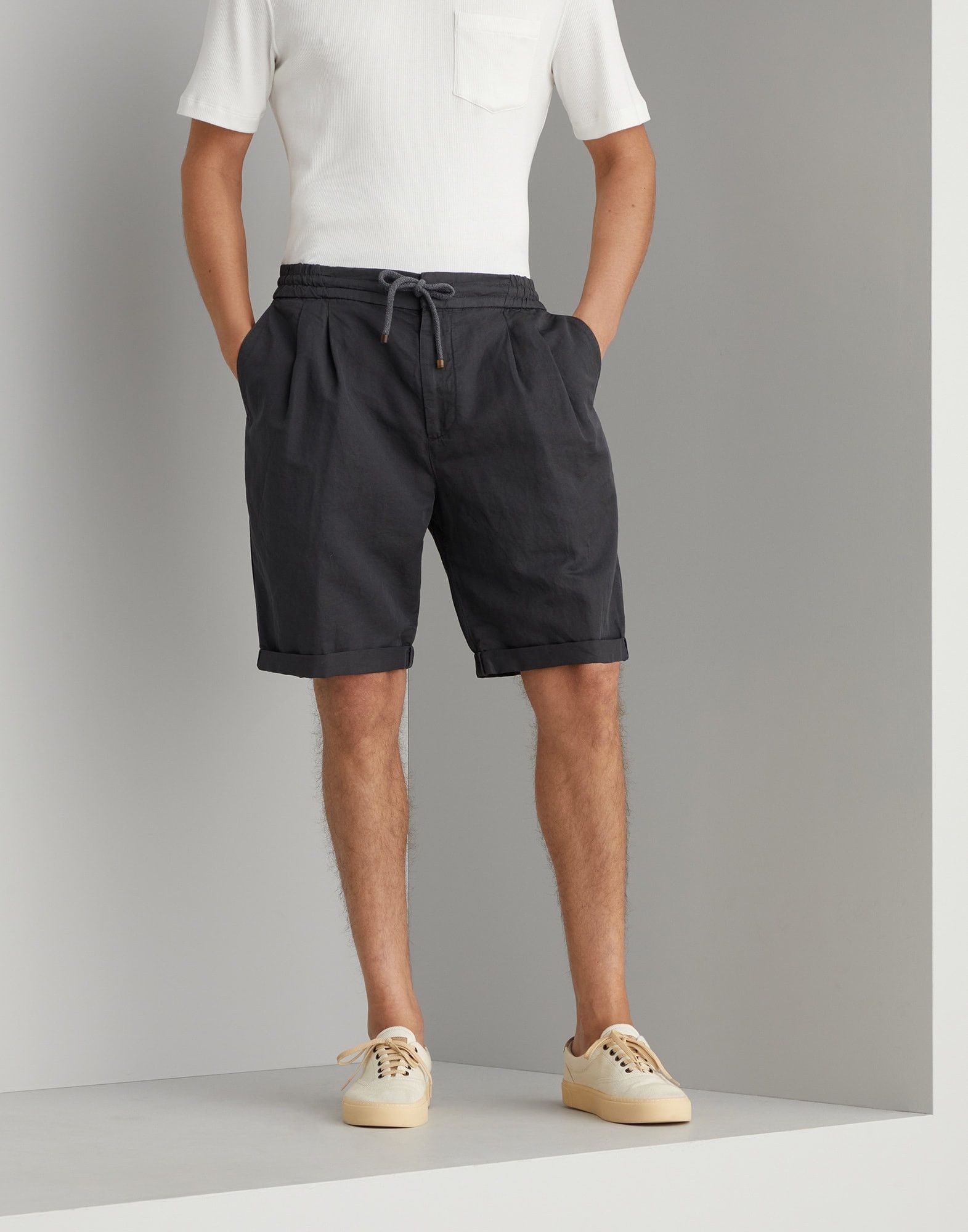 Brunello Cucinelli o1la1rc1a0425 Dyed Bermuda Short in Black Size US 36 / EU 52 - 1 Thumbnail