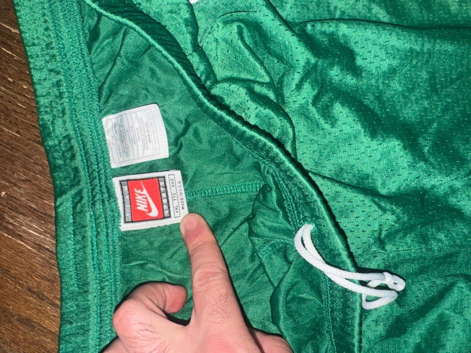 Nike Nike Team Sports Celtics NBA Mesh Shorts Rare Hoops Sz XXL Size US 40 / EU 56 - 6 Thumbnail