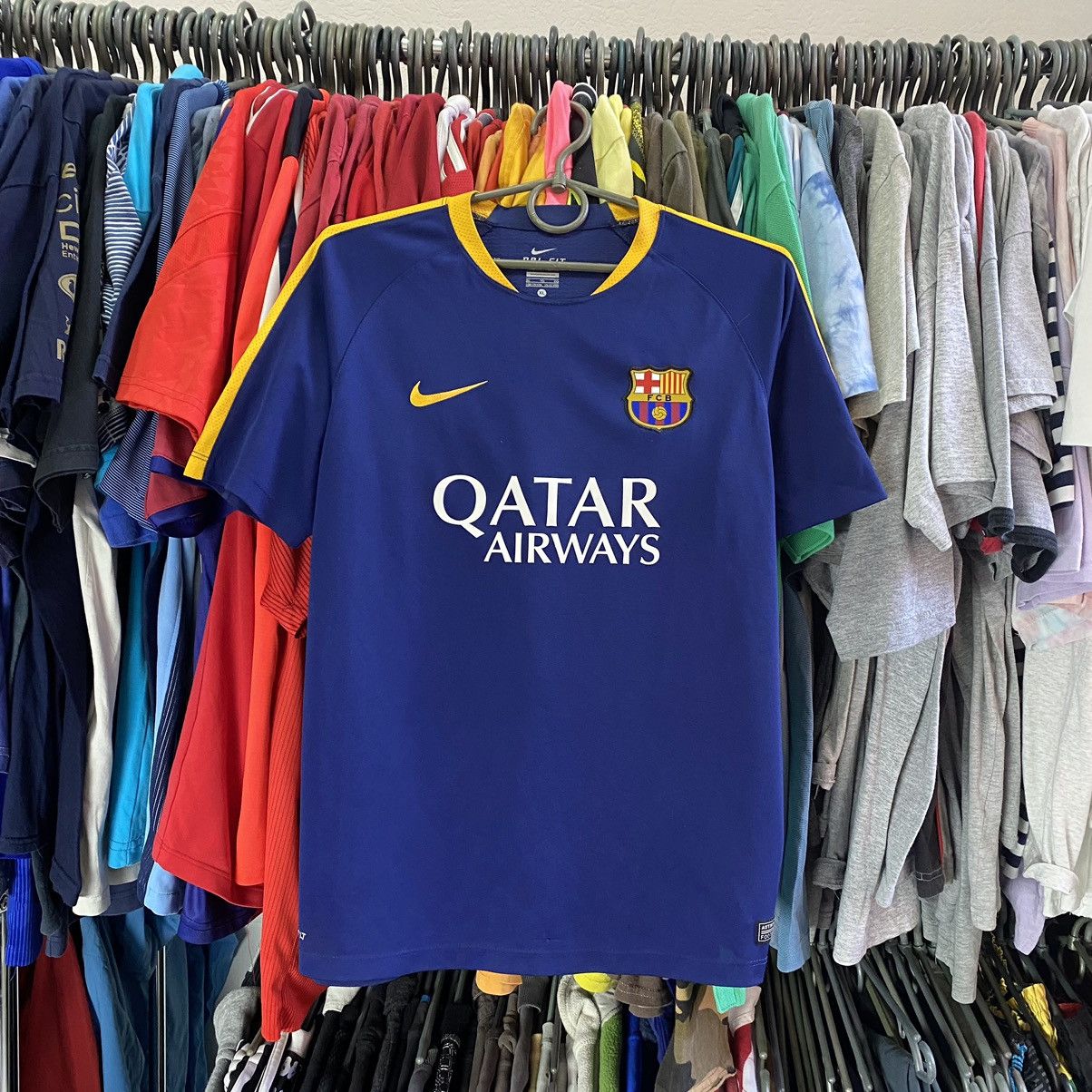 Nike Vintage Nike FC Barcelona Qatar football team jersey Size US S / EU 44-46 / 1 - 1 Thumbnail