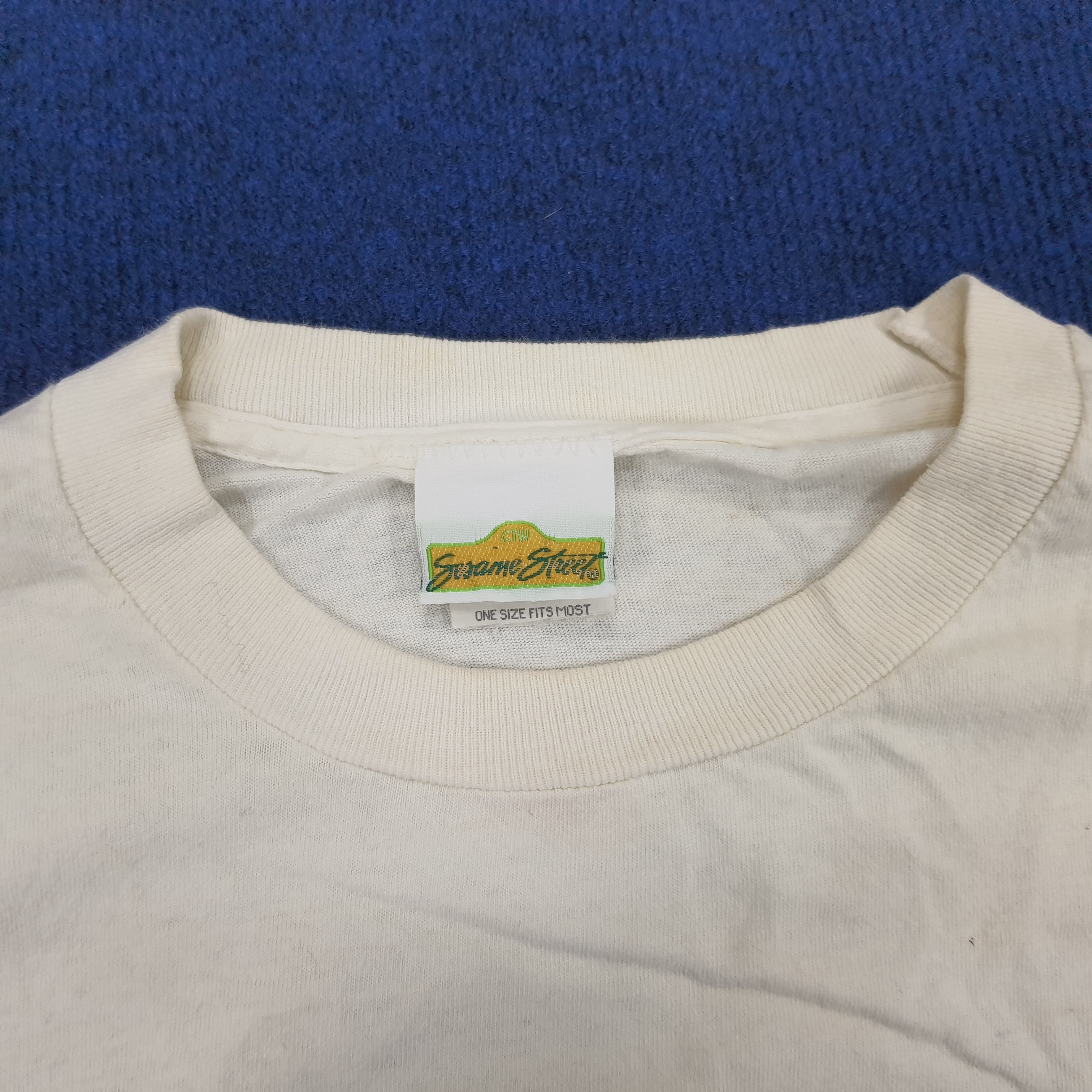Vintage Vintage Sasame Street Ernie and Bert Christmas T-shirt Size US XL / EU 56 / 4 - 4 Thumbnail