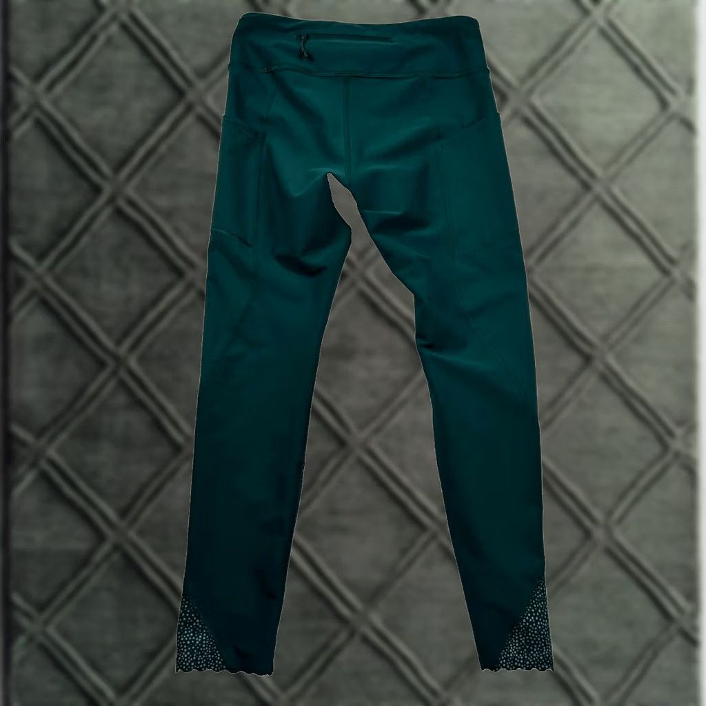 Lululemon Lululemon Leggings Womens 6 Tightest Reflect Low-Rise Capri Scalloped Green 24 in Inseam 25 in Tapered Size 6 Cotton/Poly? (Note: Re-check) Size 28" / US 6 / IT 42 - 1 Thumbnail