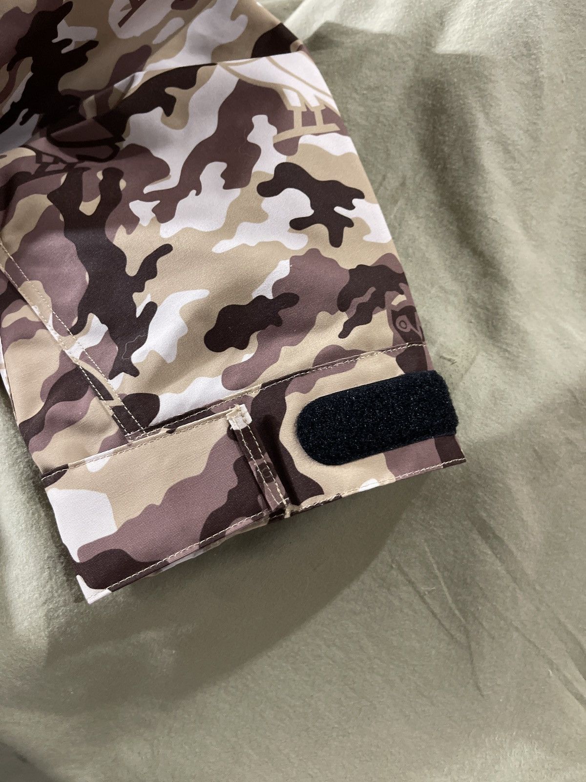 Bape × October's Very Own Bape x OVO Woodland Camo Beige Size US XL / EU 56 / 4 - 5 Thumbnail