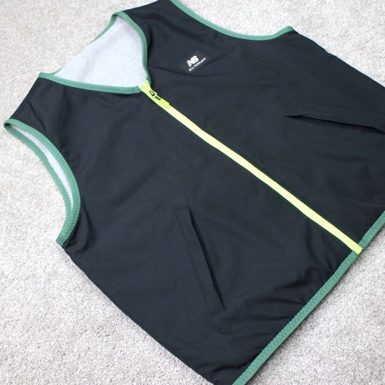 New Balance New Balance Reversible Vest Mens Medium All Terrain Fleece/Soft Shell Gray/Black Size US M / EU 48-50 / 2 - 4 Thumbnail