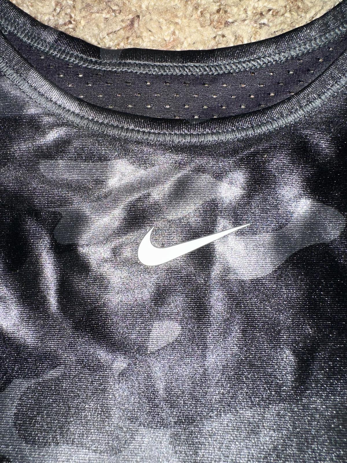 Nike Nike Dri-FIT Swoosh Medium-Support 1-Piece Pad High-Neck Sports Bra Sample Size ONE SIZE - 4 Thumbnail
