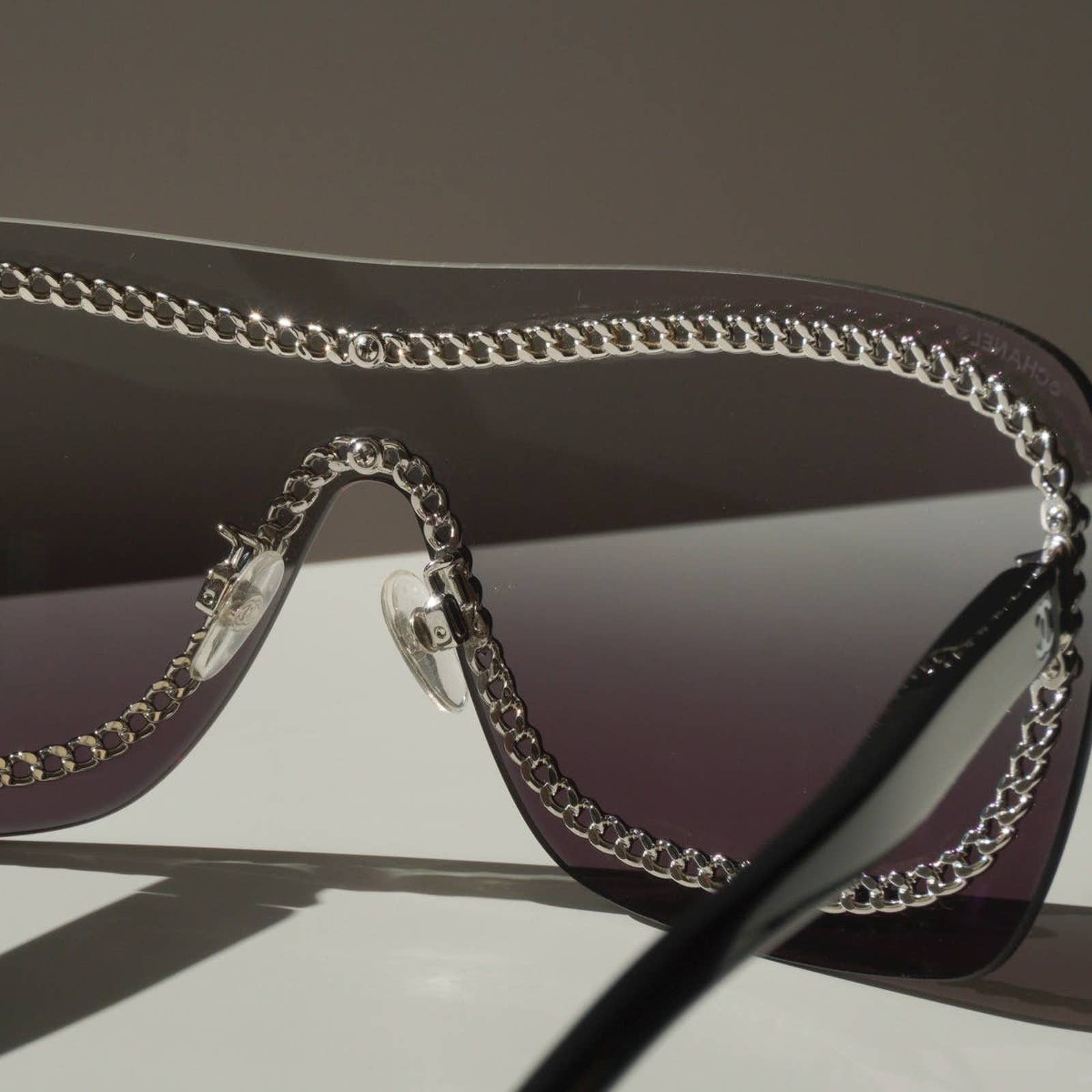 Chanel Chanel shield mask logo silver chain frame black sunglasses Size ONE SIZE - 8 Thumbnail