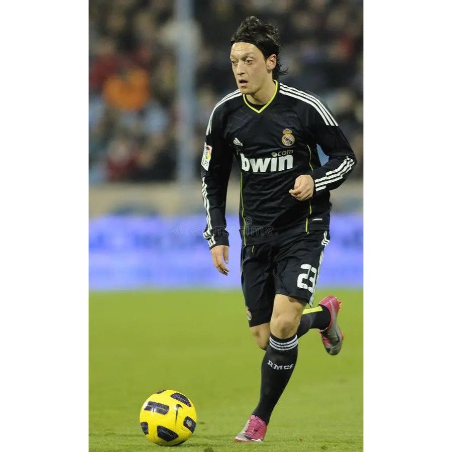 Adidas Ozil Real Madrid 2010 2011 Away Soccer Jersey Shirt M Size US M / EU 48-50 / 2 - 9 Thumbnail
