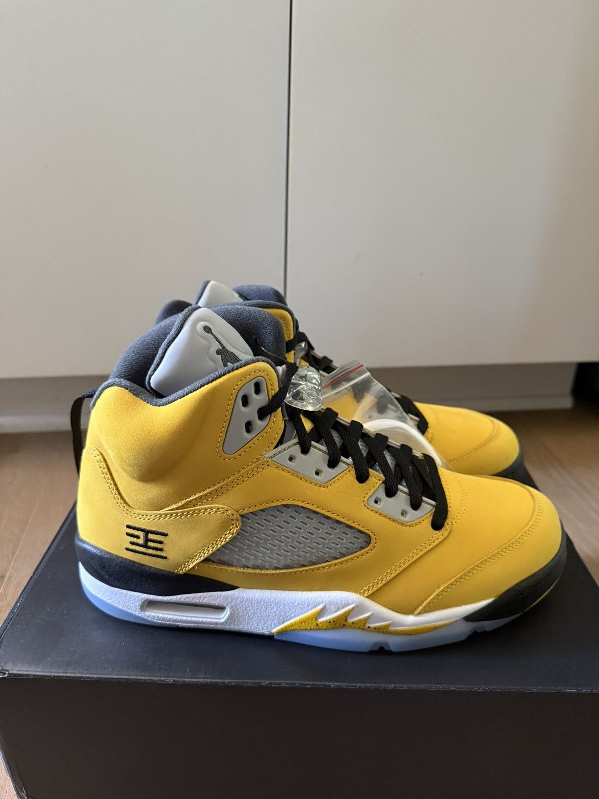 Jordan Brand Brand New Air Jordan 5 Retro T23 2025 Yellow Tokyo Size 10 Size US 10 / EU 43 - 5 Thumbnail