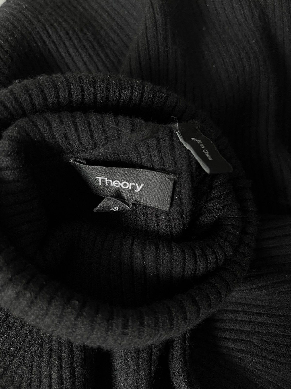 Theory Theory Jemliss Evian Cold Shoulder Ribbed Wool Turtleneck Size XS / US 0-2 / IT 36-38 - 7 Thumbnail