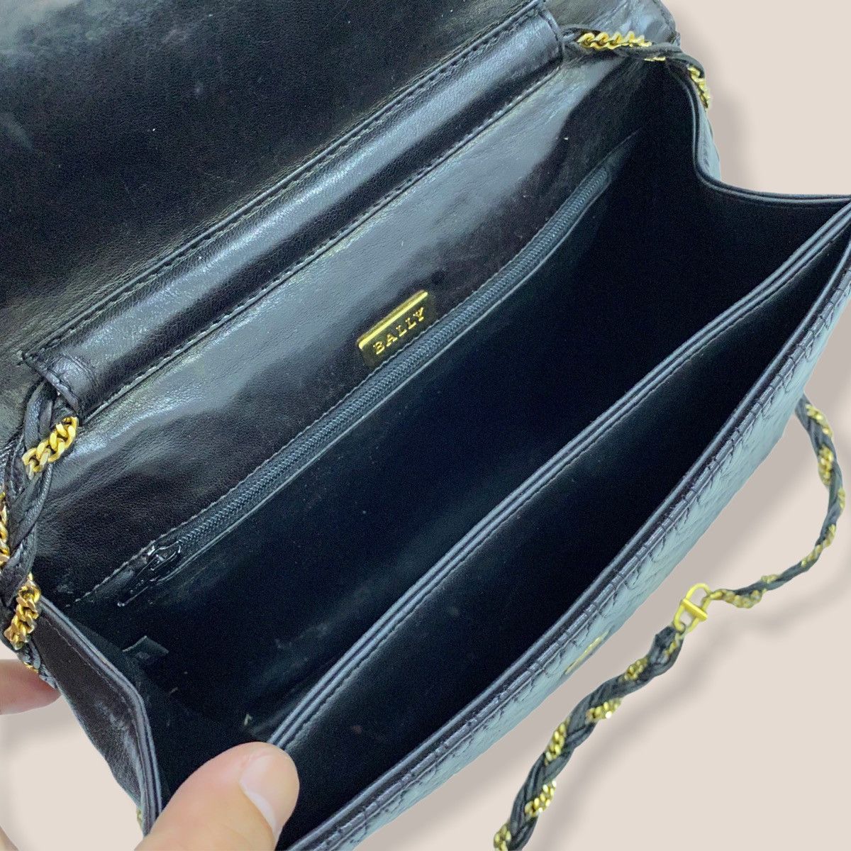 Bally ‼️LASTDROP‼️ AUTHENTIC BALLY LEATHER QUILTED SHOULDER BAG Size ONE SIZE - 18 Thumbnail