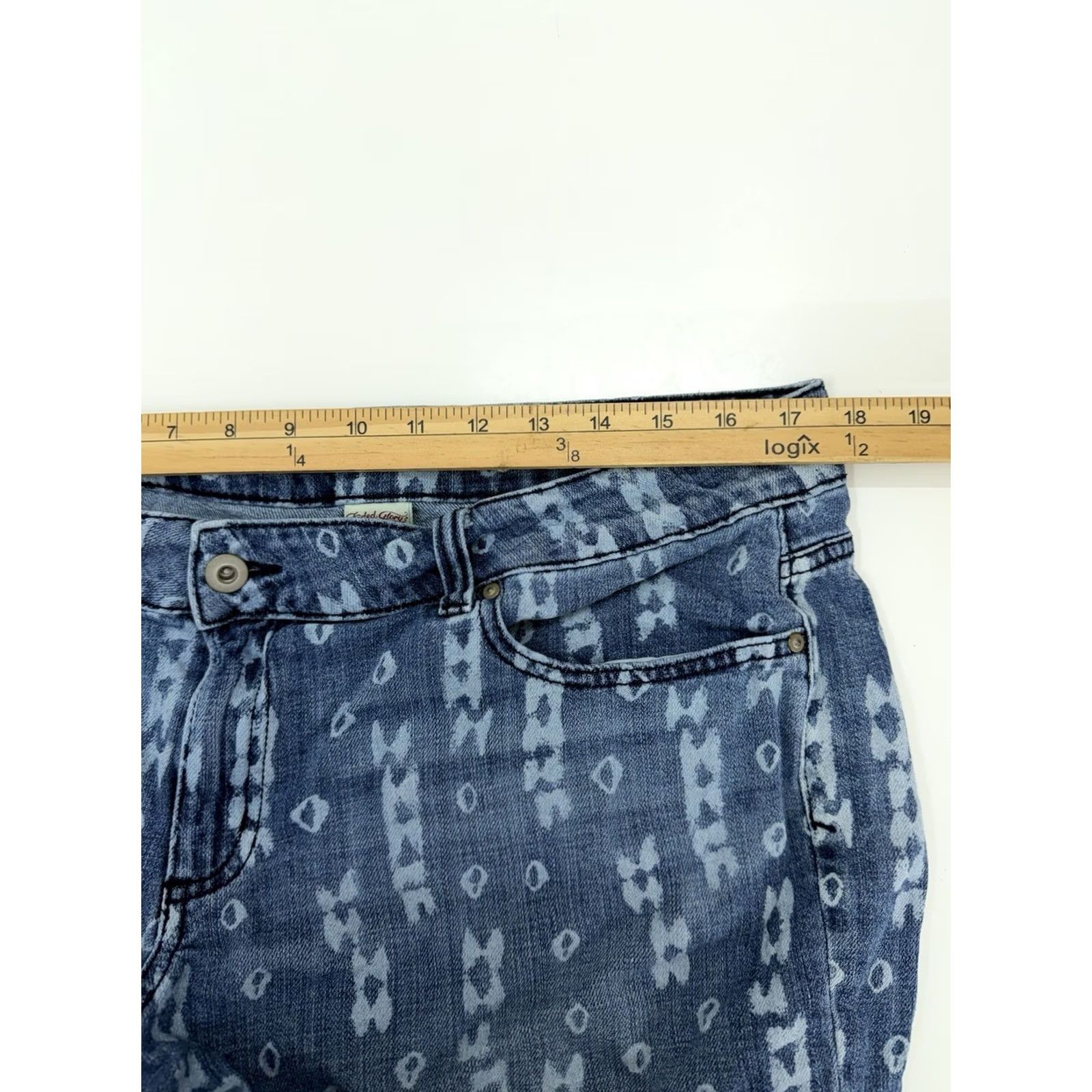 Faded Glory Faded Glory Womens Jean Shorts Size 14 Tribal Denim Rolled Hem Denim Shorts Casual 14 Womens Boys Girls? Size 36" / US 14 / IT 50 - 7 Thumbnail
