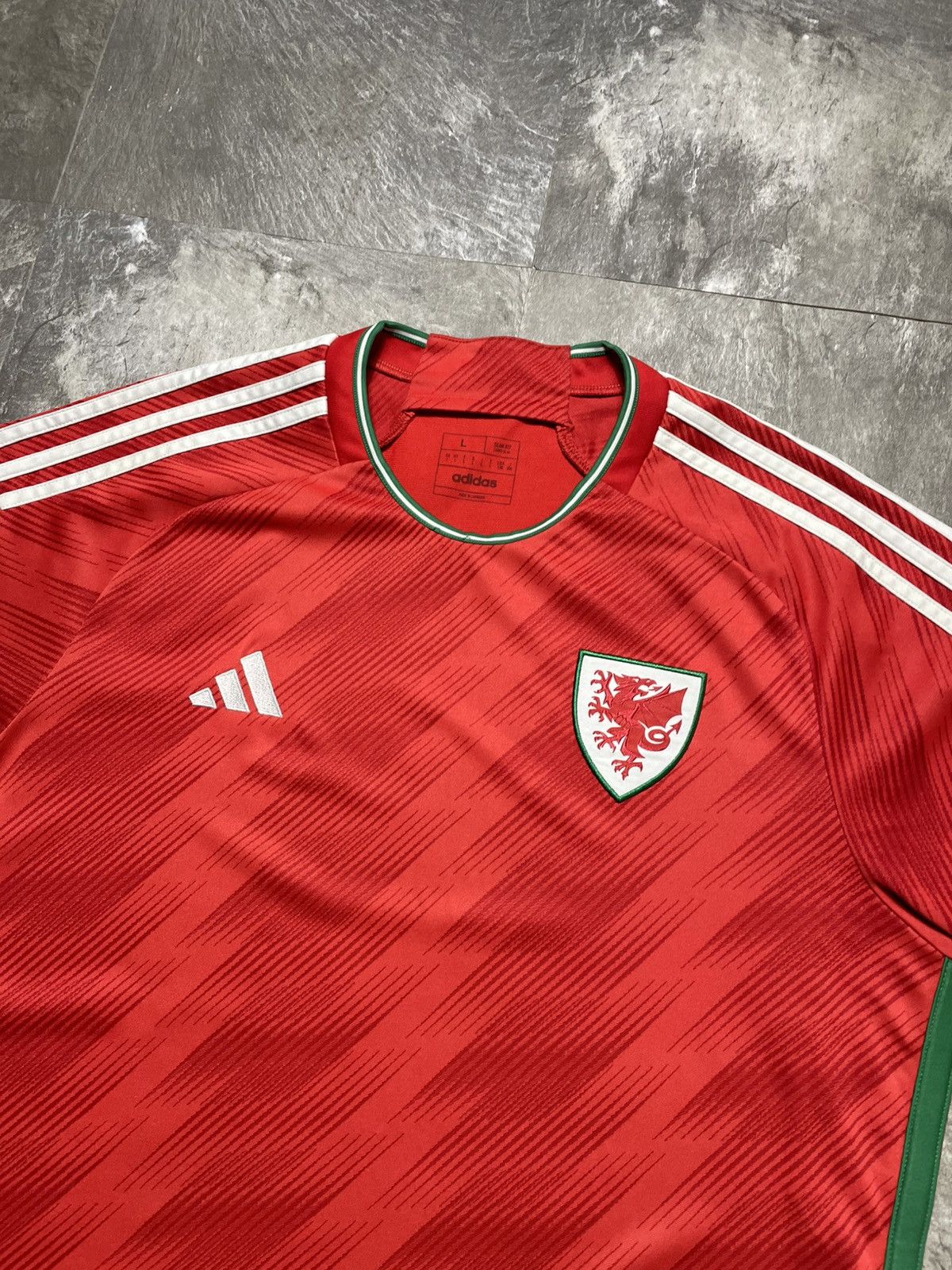 Adidas Adidas Wales 2022 2023 Home Football Shirt Soccer Jersey Size US L / EU 52-54 / 3 - 2 Thumbnail