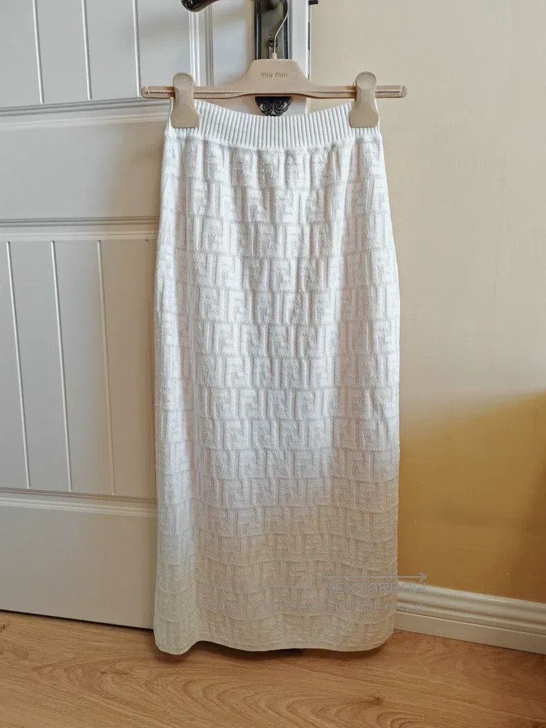 Fendi Fendi Knitted Skirt, Made in Italy Size 26" / US 2 / IT 38 - 1 Thumbnail