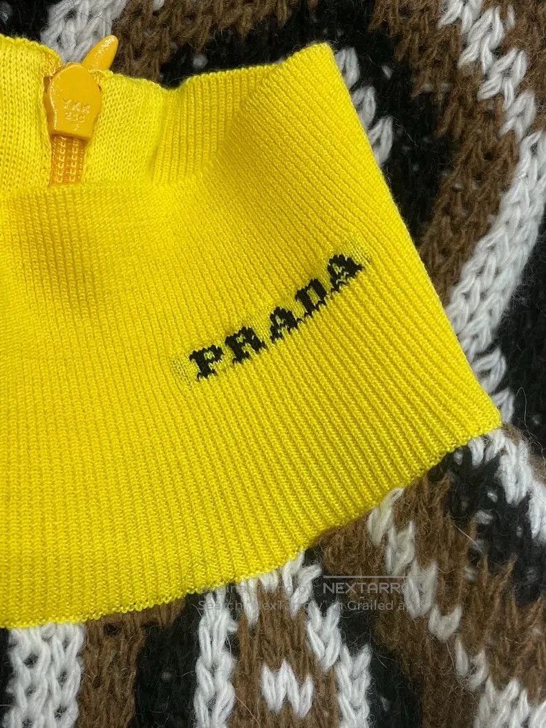 Prada Prada Turtleneck sweater with geometric pattern Size XS / US 0-2 / IT 36-38 - 2 Thumbnail