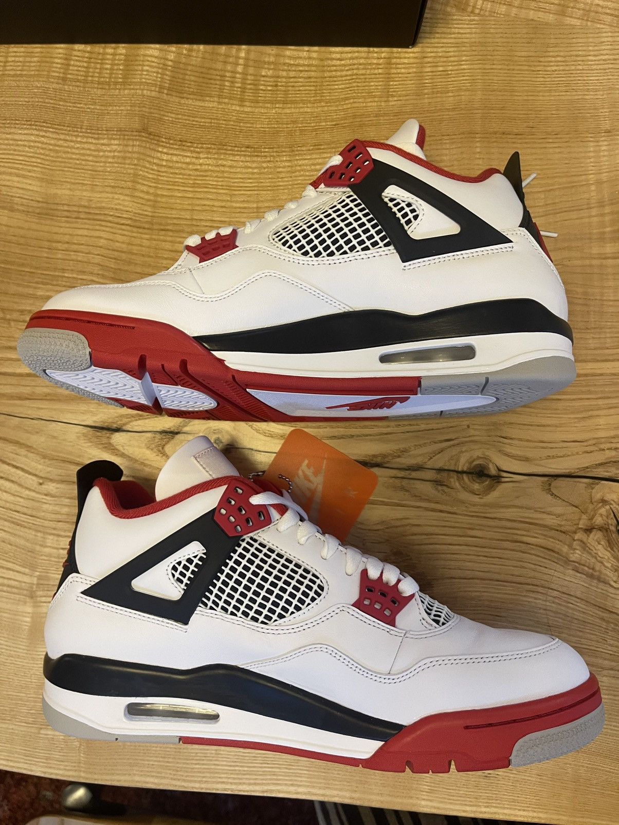Jordan Brand Air jordan 4 retro Fire Red size 10.5 Size US 10.5 / EU 43-44 - 2 Thumbnail