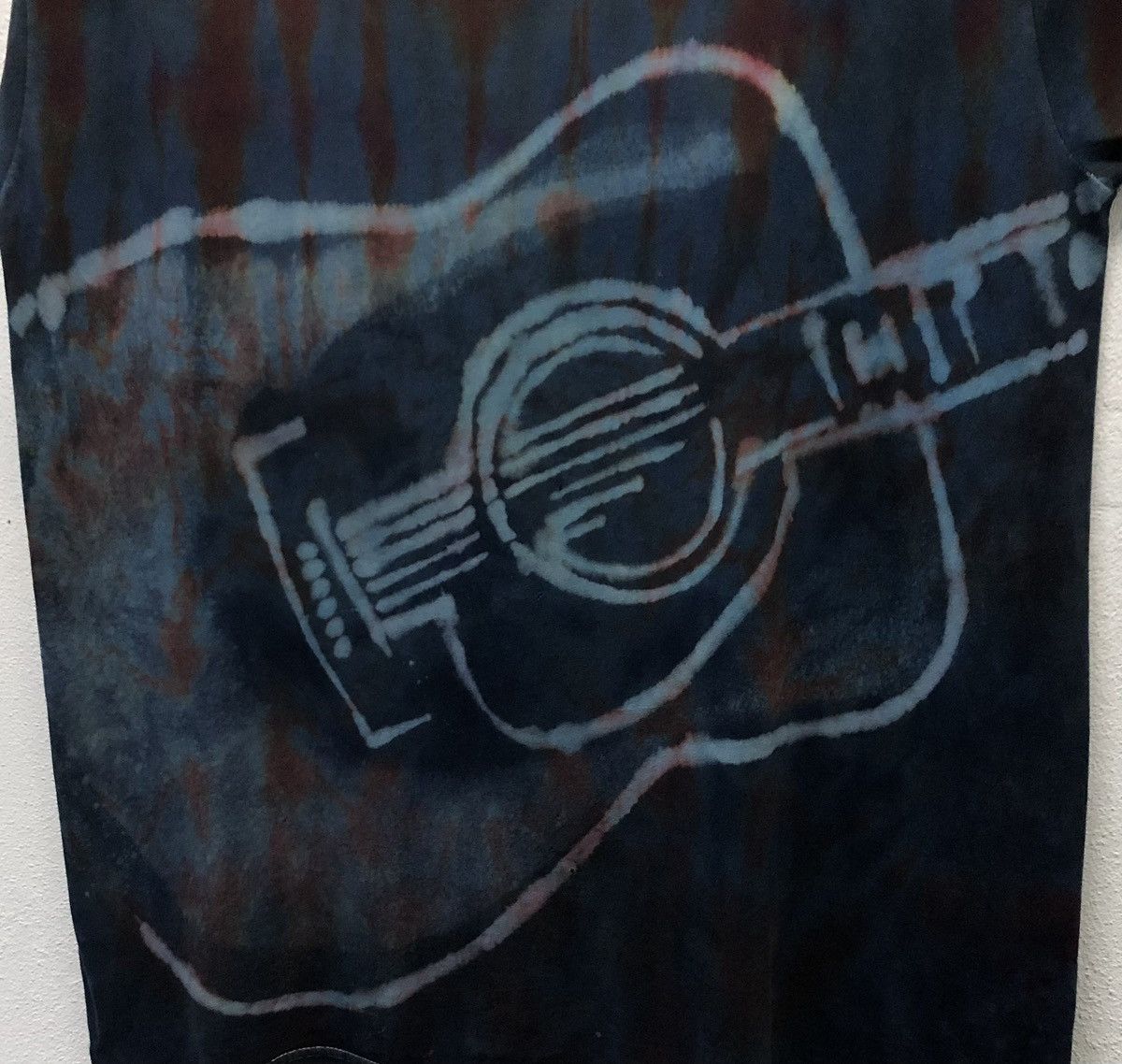 Vintage Vintage Simple Guitar Art Design T-Shirt Size US L / EU 52-54 / 3 - 3 Thumbnail