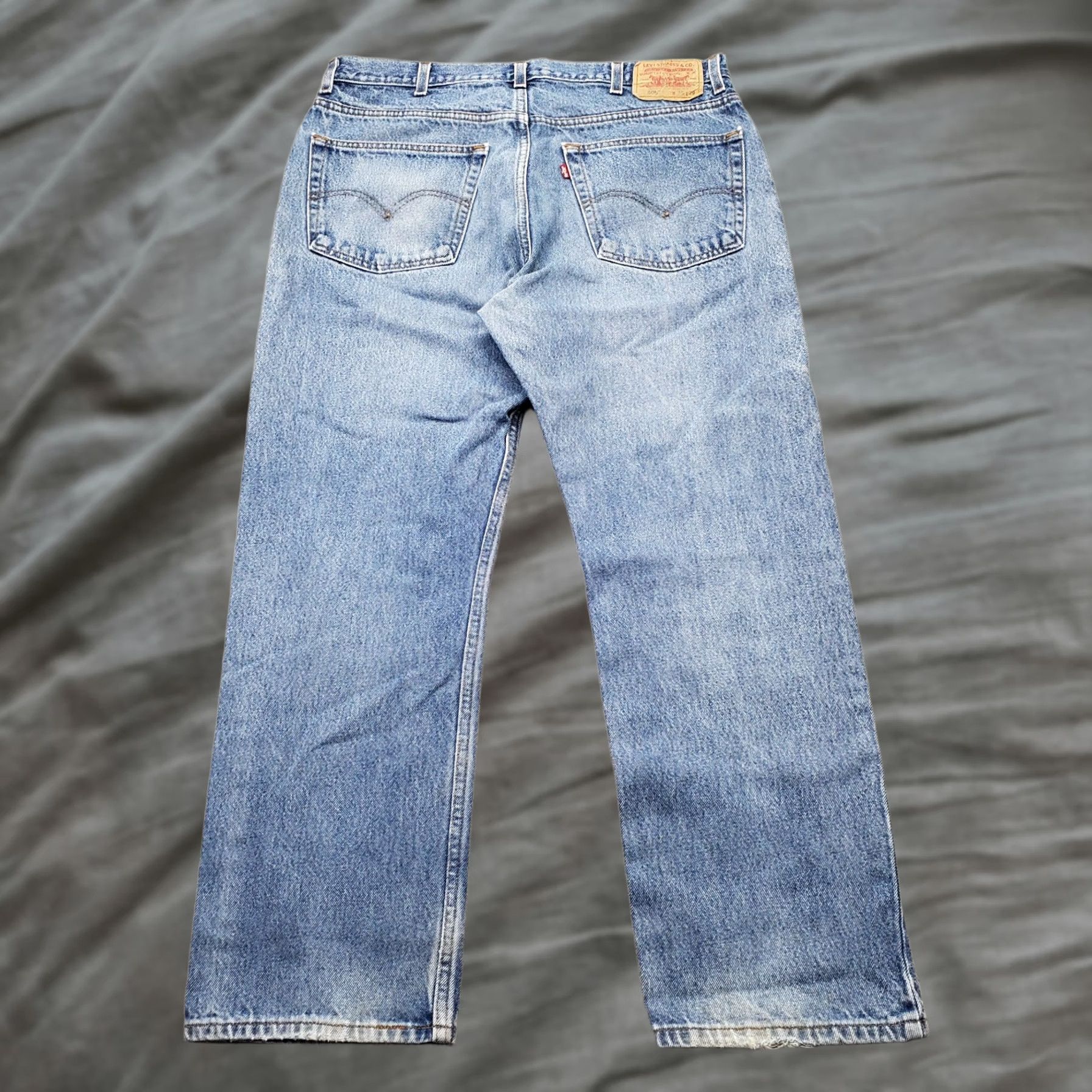 Levi's Levi's 505 Jeans Mens 38x29 Blue Denim Medium Wash Double Stitch Straight Leg Jeans Mens 38 Blue Denim Medium Wash Straight Leg Mens Size 38 Size US 38 / EU 54 - 1 Thumbnail