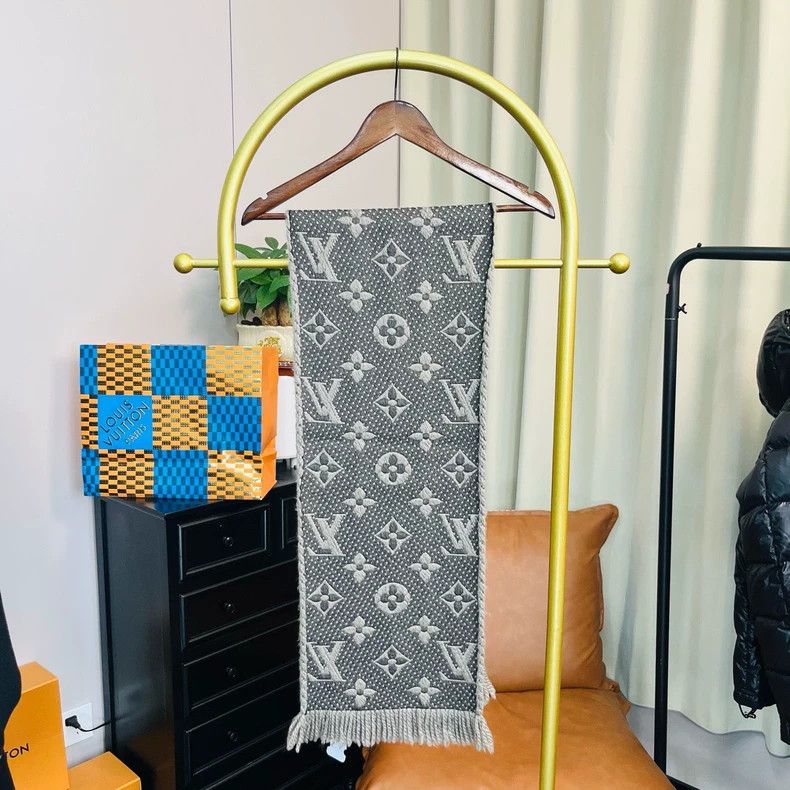 Louis Vuitton Louis Vuitton Silver full print scarf Size ONE SIZE - 1 Thumbnail