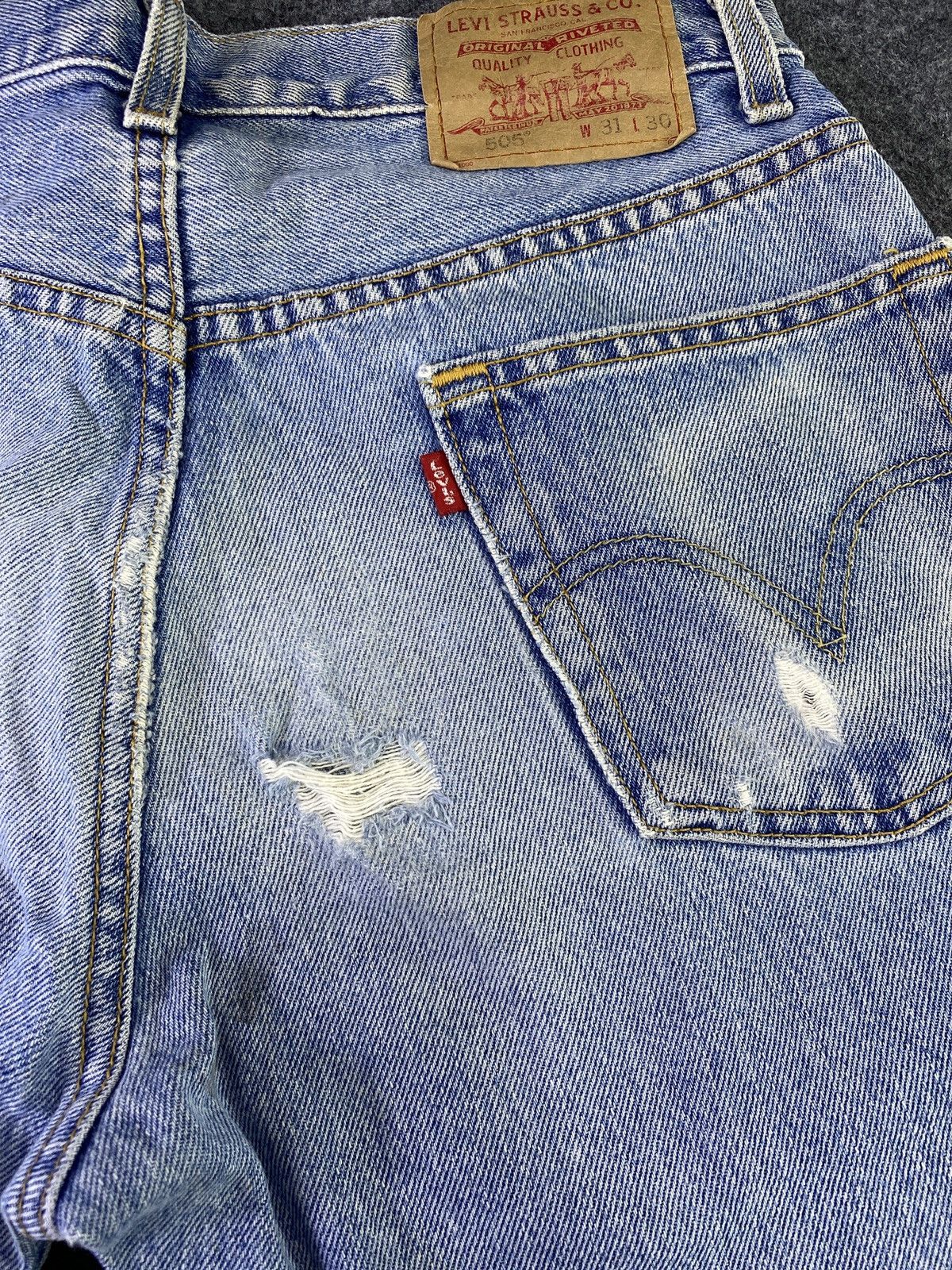 Jean × Levi's × Vintage VINTAGE LEVIS 505 DISTRESS BLUE WASH JEANS - J895 Size US 31 - 13 Thumbnail