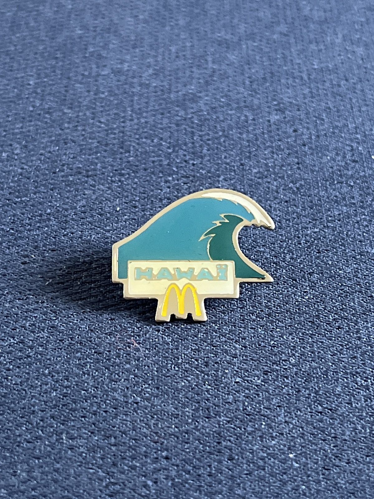 Junk Food × Vintage Hawaii x Mc Donald’s vintage pin (90´s) Size ONE SIZE - 1 Thumbnail